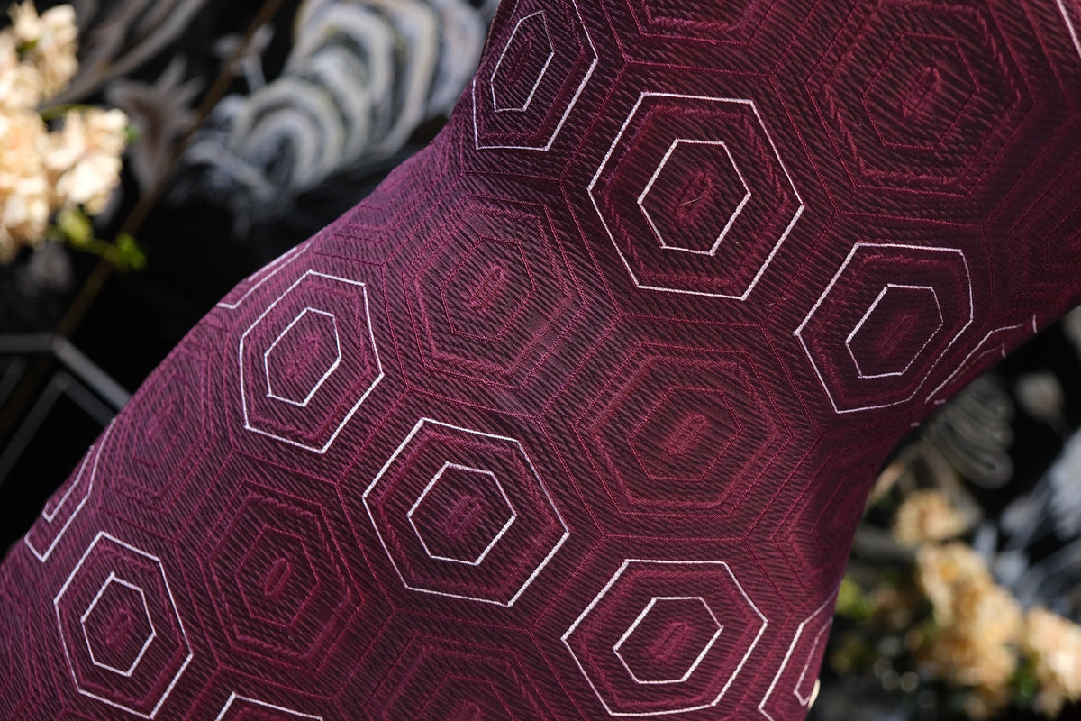 紫金流影 · 几何连环真丝面料 | Amethyst Interlock - Geometric Lattice Silk Fabric