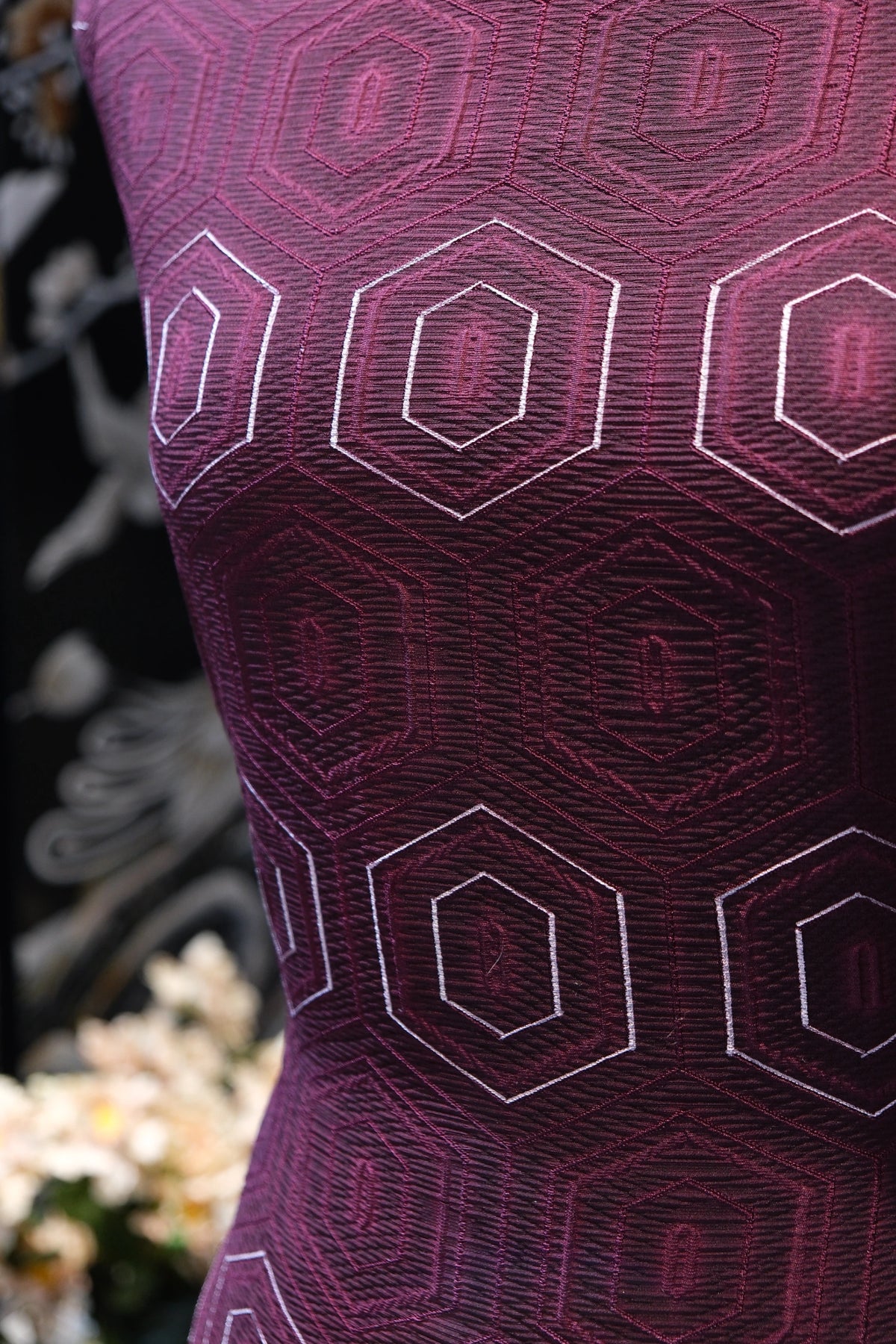 紫金流影 · 几何连环真丝面料 | Amethyst Interlock - Geometric Lattice Silk Fabric