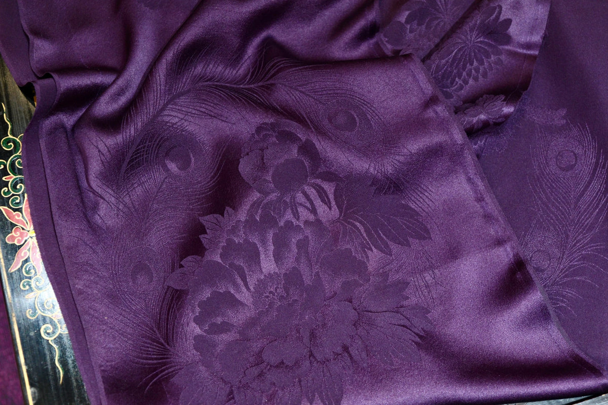 紫绛菱格 · 立体浮雕真丝面料 | Deep Plum Lattice - Diamond Relief Silk Fabric
