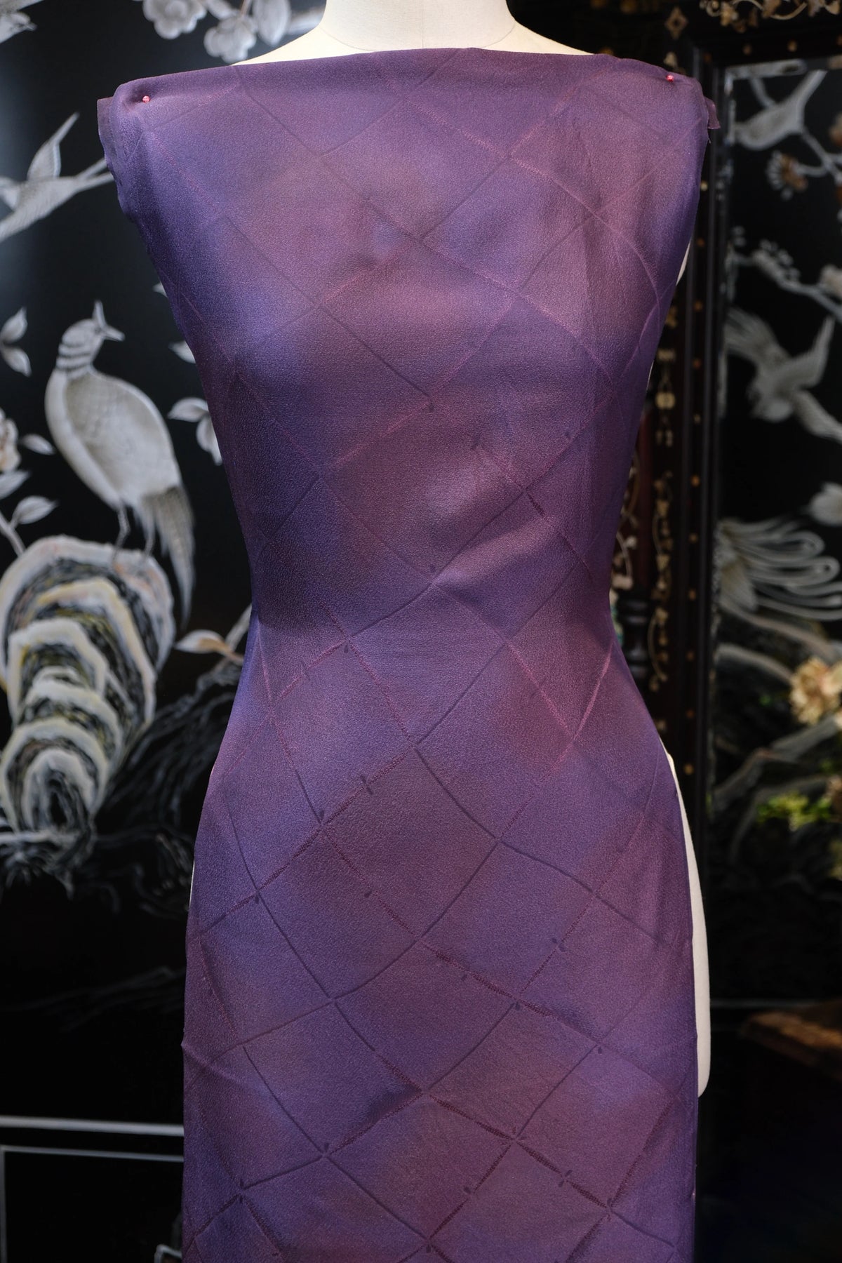 紫绛菱格 · 立体浮雕真丝面料 | Deep Plum Lattice - Diamond Relief Silk Fabric