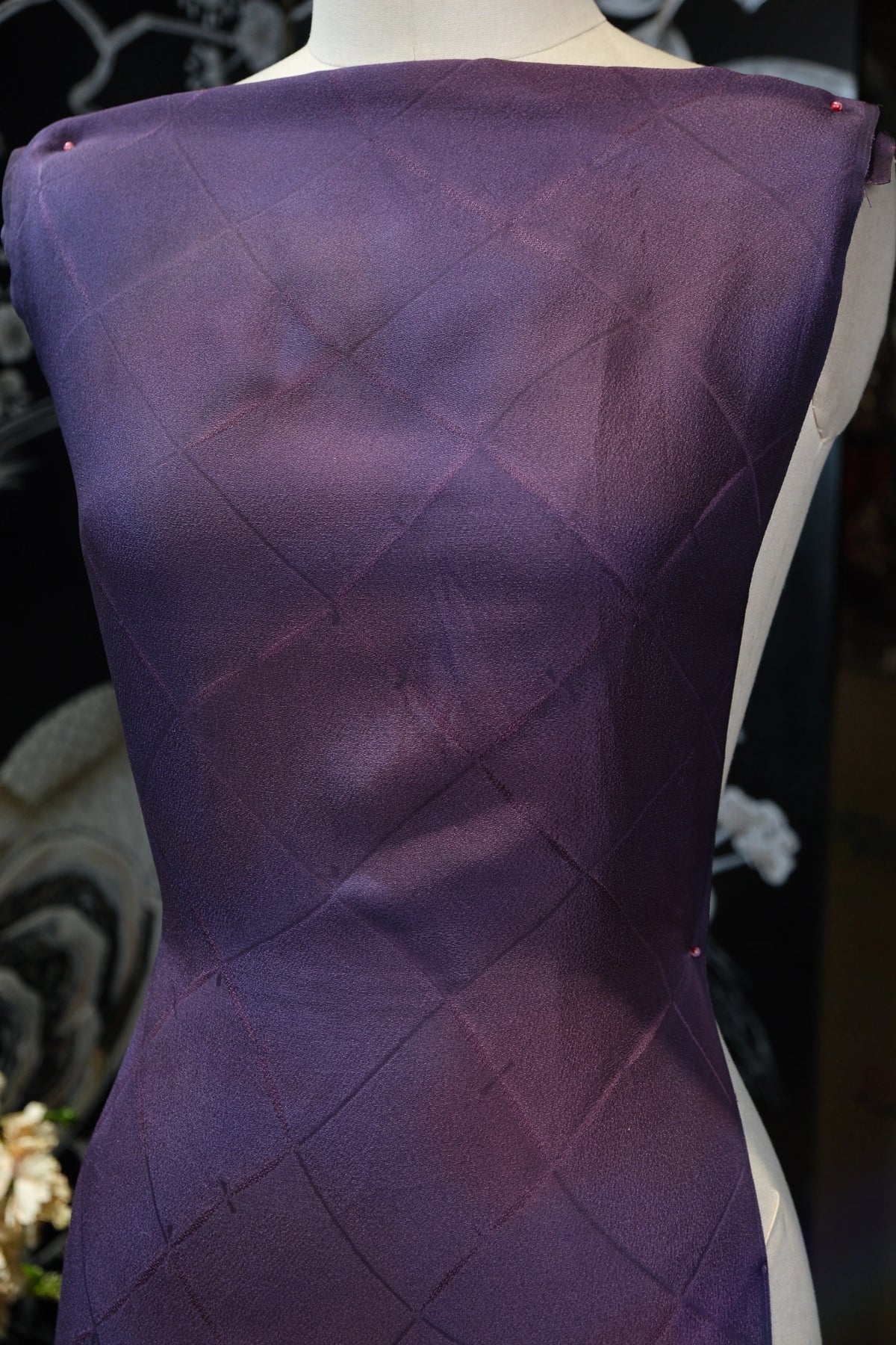 紫绛菱格 · 立体浮雕真丝面料 | Deep Plum Lattice - Diamond Relief Silk Fabric