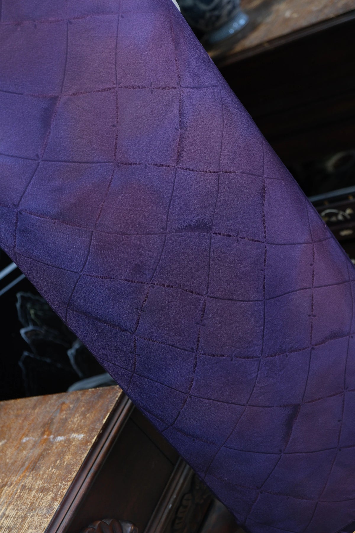 紫绛菱格 · 立体浮雕真丝面料 | Deep Plum Lattice - Diamond Relief Silk Fabric