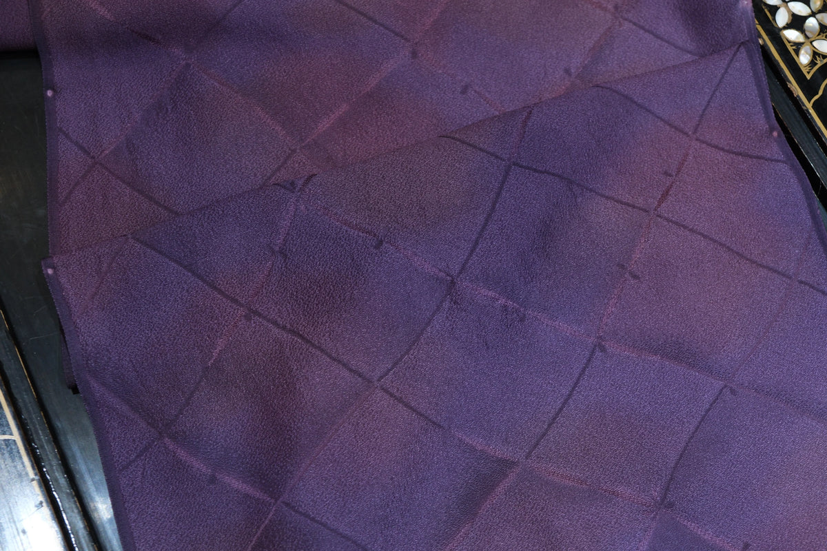 紫绛菱格 · 立体浮雕真丝面料 | Deep Plum Lattice - Diamond Relief Silk Fabric