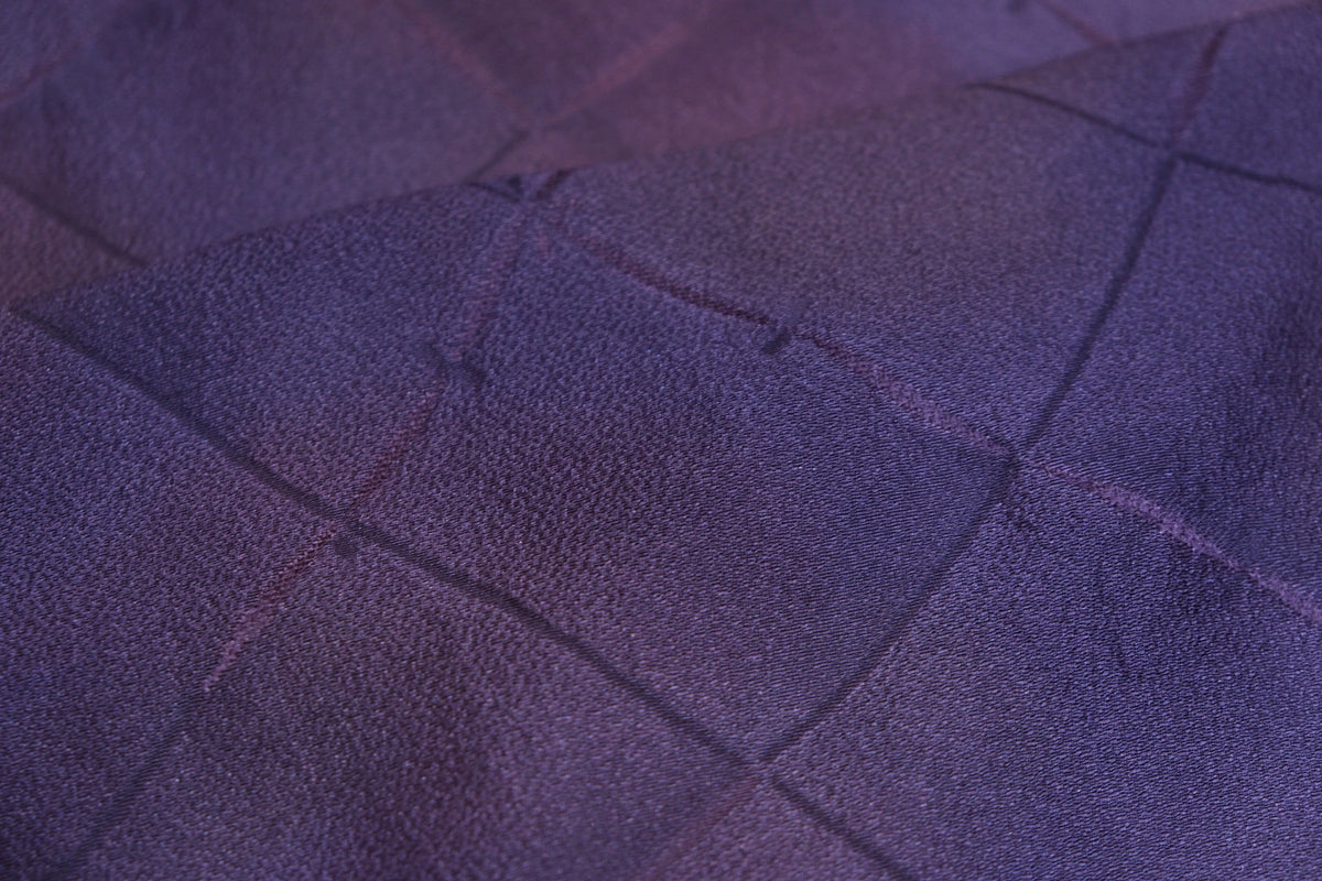 紫绛菱格 · 立体浮雕真丝面料 | Deep Plum Lattice - Diamond Relief Silk Fabric