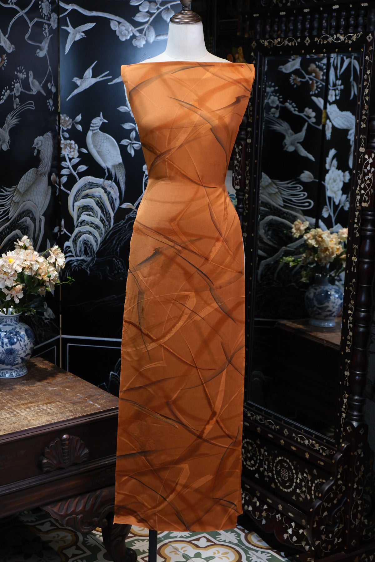 琥珀流光 · 抽象线艺真丝面料 | Amber Flow - Abstract Linear Silk Fabric