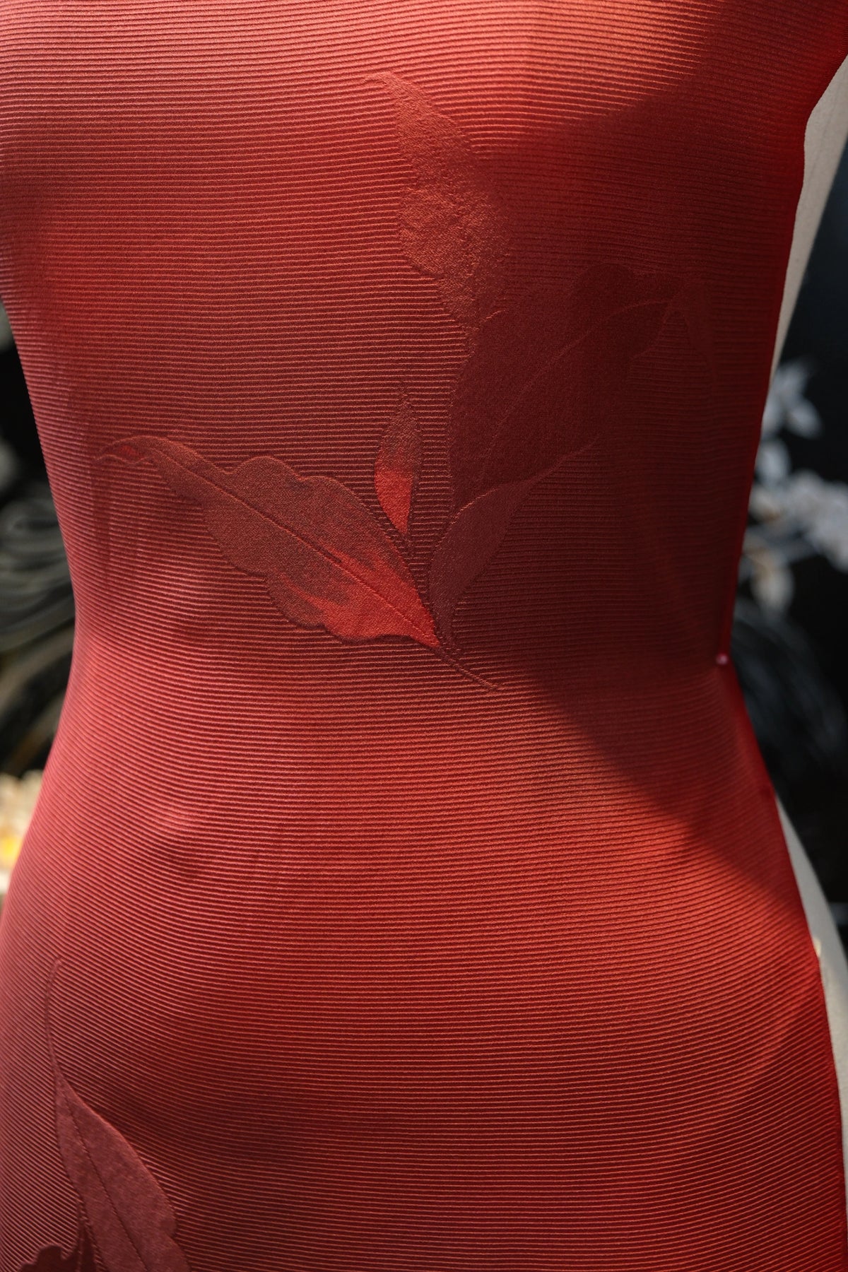 丹枫落影 · 暗纹真丝面料 | Crimson Maple - Jacquard Leaf Silk Fabric