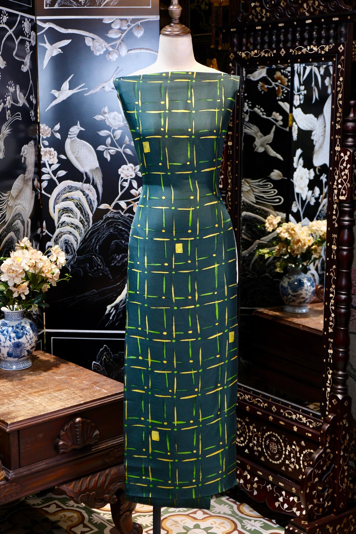 墨绿星格 · 几何笔触真丝面料 | Verdant Lattice - Brushstroke Grid Silk Fabric
