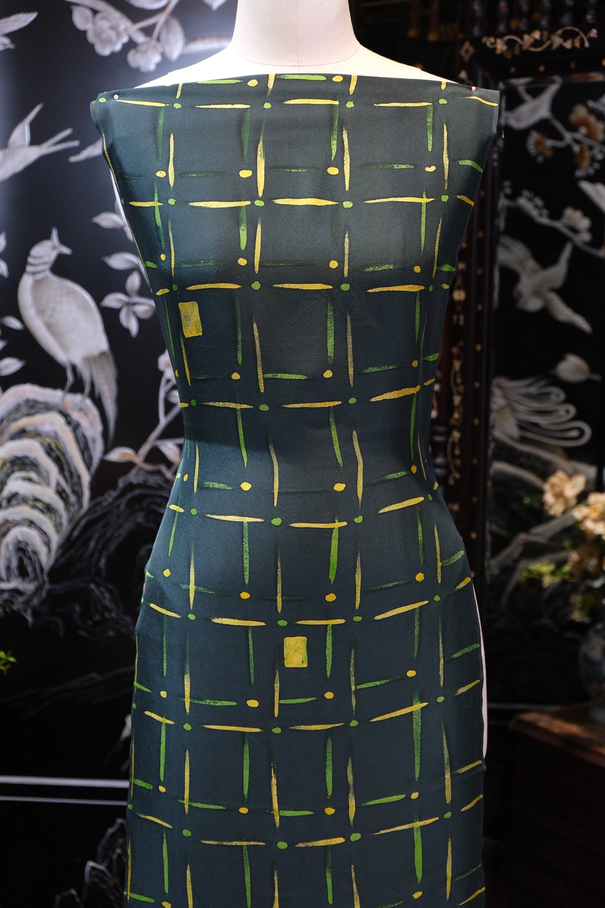墨绿星格 · 几何笔触真丝面料 | Verdant Lattice - Brushstroke Grid Silk Fabric