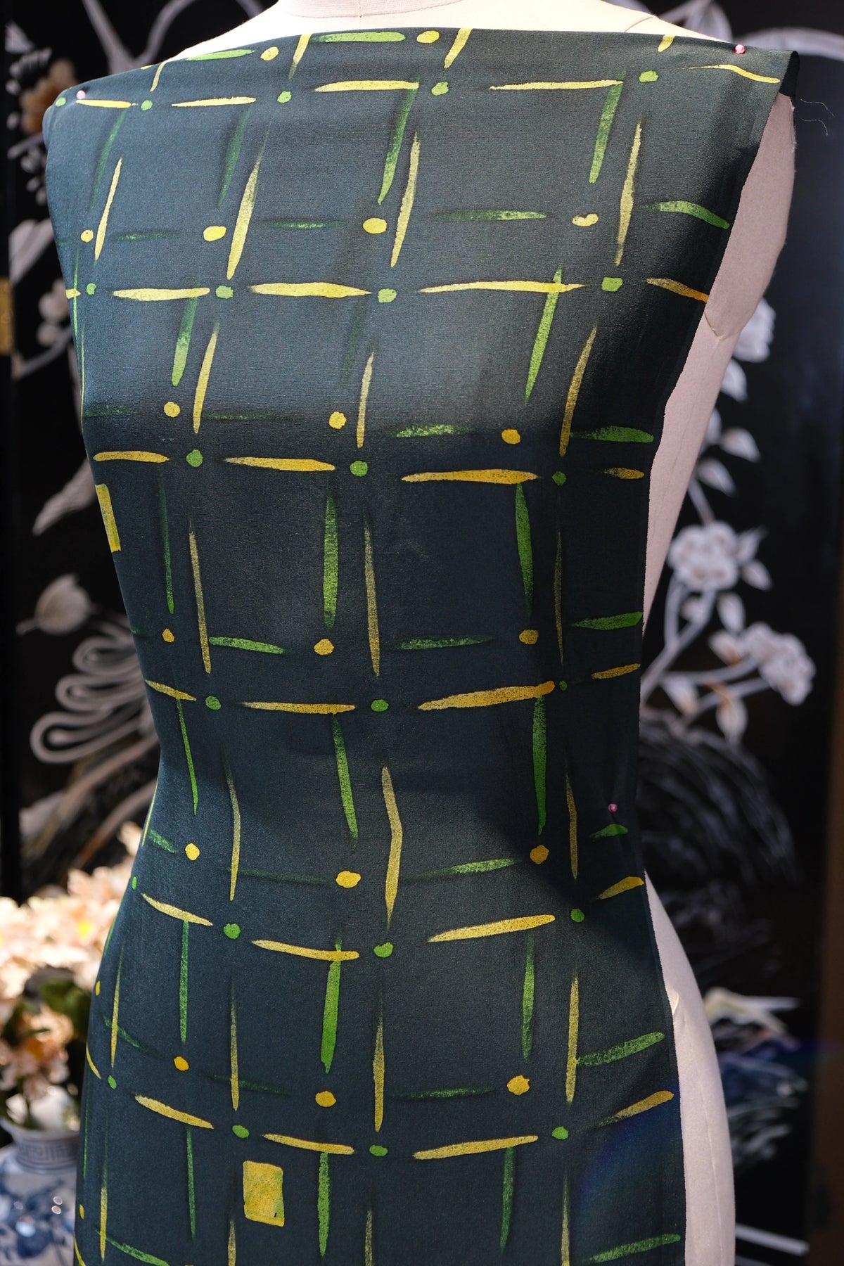墨绿星格 · 几何笔触真丝面料 | Verdant Lattice - Brushstroke Grid Silk Fabric