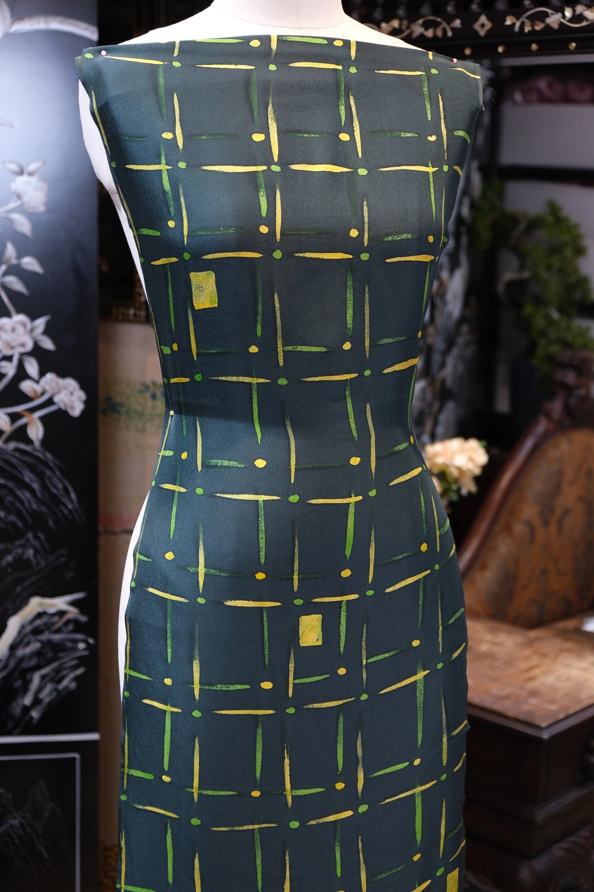 墨绿星格 · 几何笔触真丝面料 | Verdant Lattice - Brushstroke Grid Silk Fabric