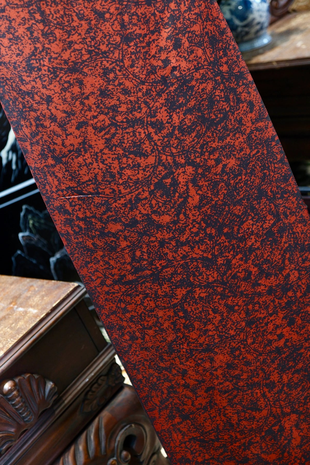 朱砂泼墨 · 蔓纹真丝面料 | Cinnabar Ink - Textured Vine Silk Fabric