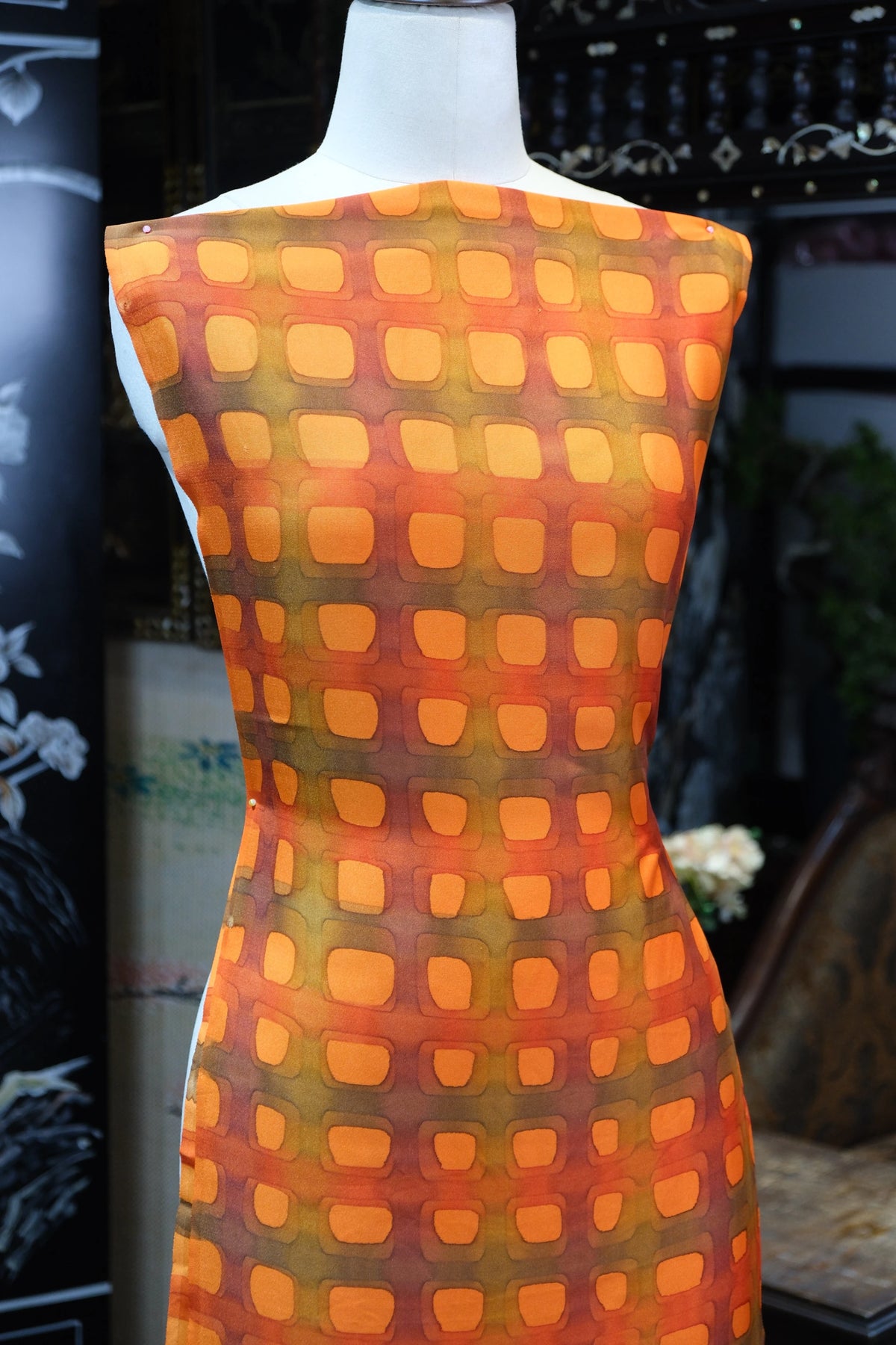 金阳网格 · 晕染几何真丝面料| Solar Grid - Gradient Geometric Silk Fabric
