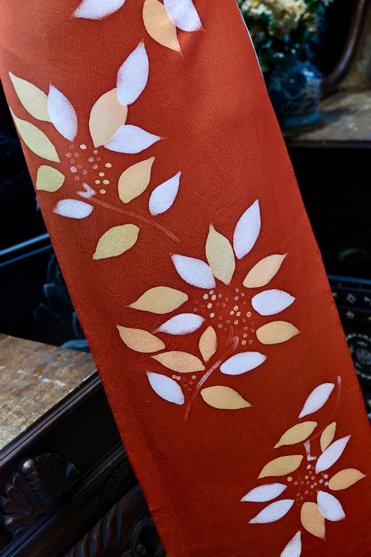 朱红金菊 · 散瓣花卉真丝面料 | Crimson Blossom - Floral Stencil Silk Fabric
