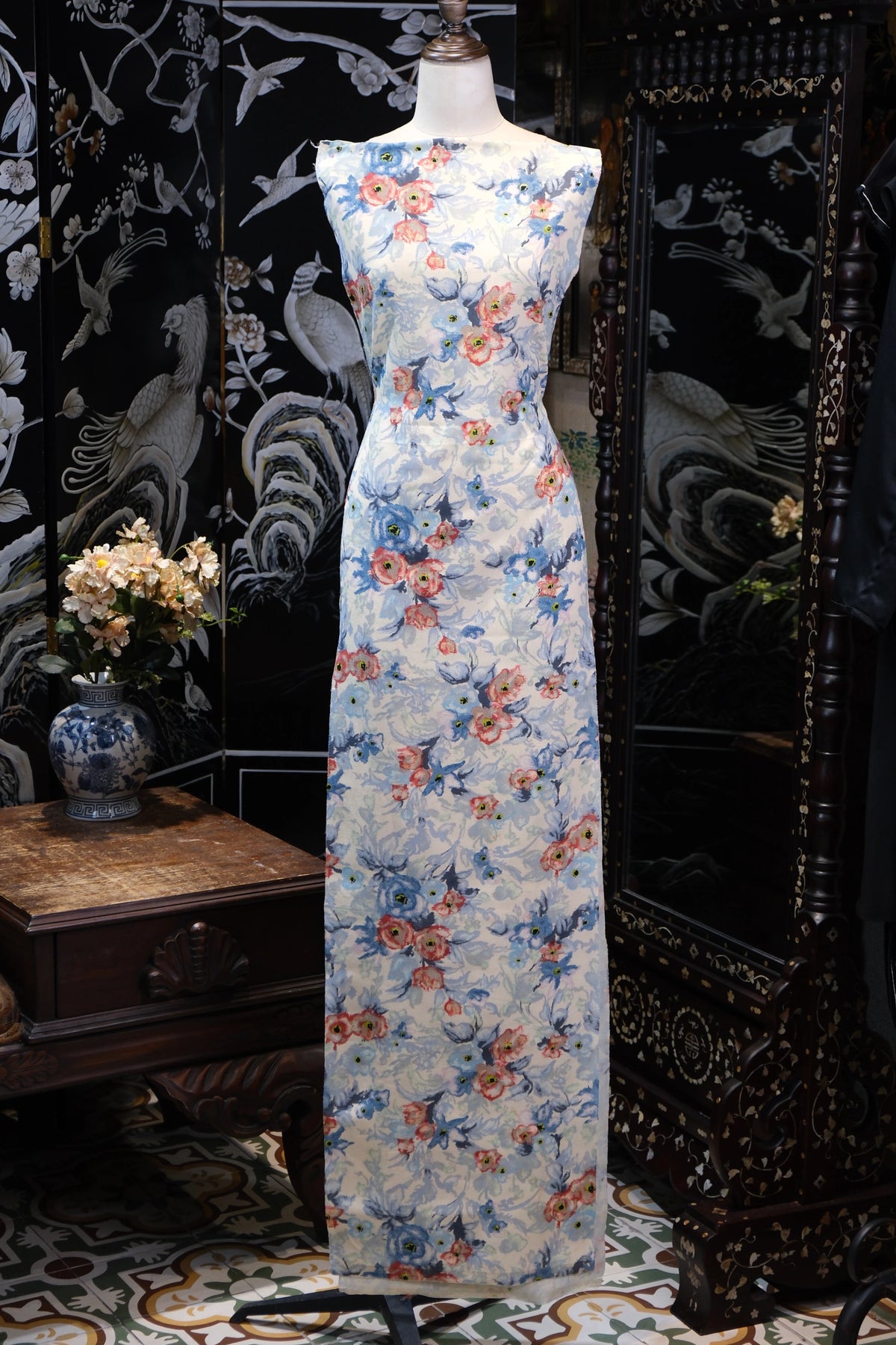幽蓝绯影 · 水彩印花真丝面料 | Azure Mist - Watercolor Floral Silk Fabric