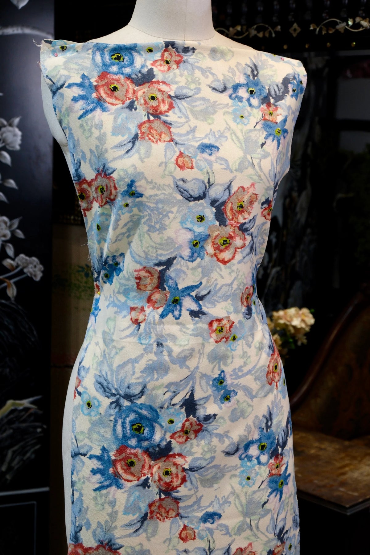 幽蓝绯影 · 水彩印花真丝面料 | Azure Mist - Watercolor Floral Silk Fabric