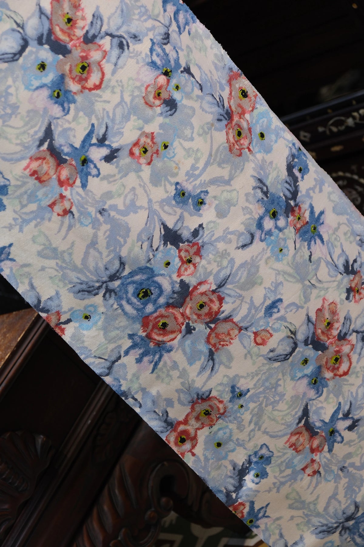 幽蓝绯影 · 水彩印花真丝面料 | Azure Mist - Watercolor Floral Silk Fabric