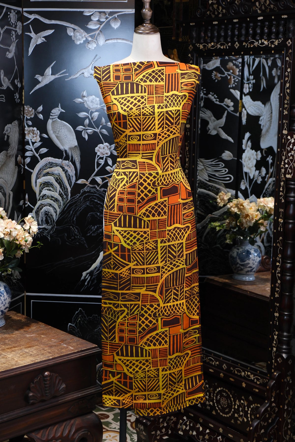 黑金图腾 · 几何错位真丝面料 | Golden Totem - Geometric Tribal Silk Fabric
