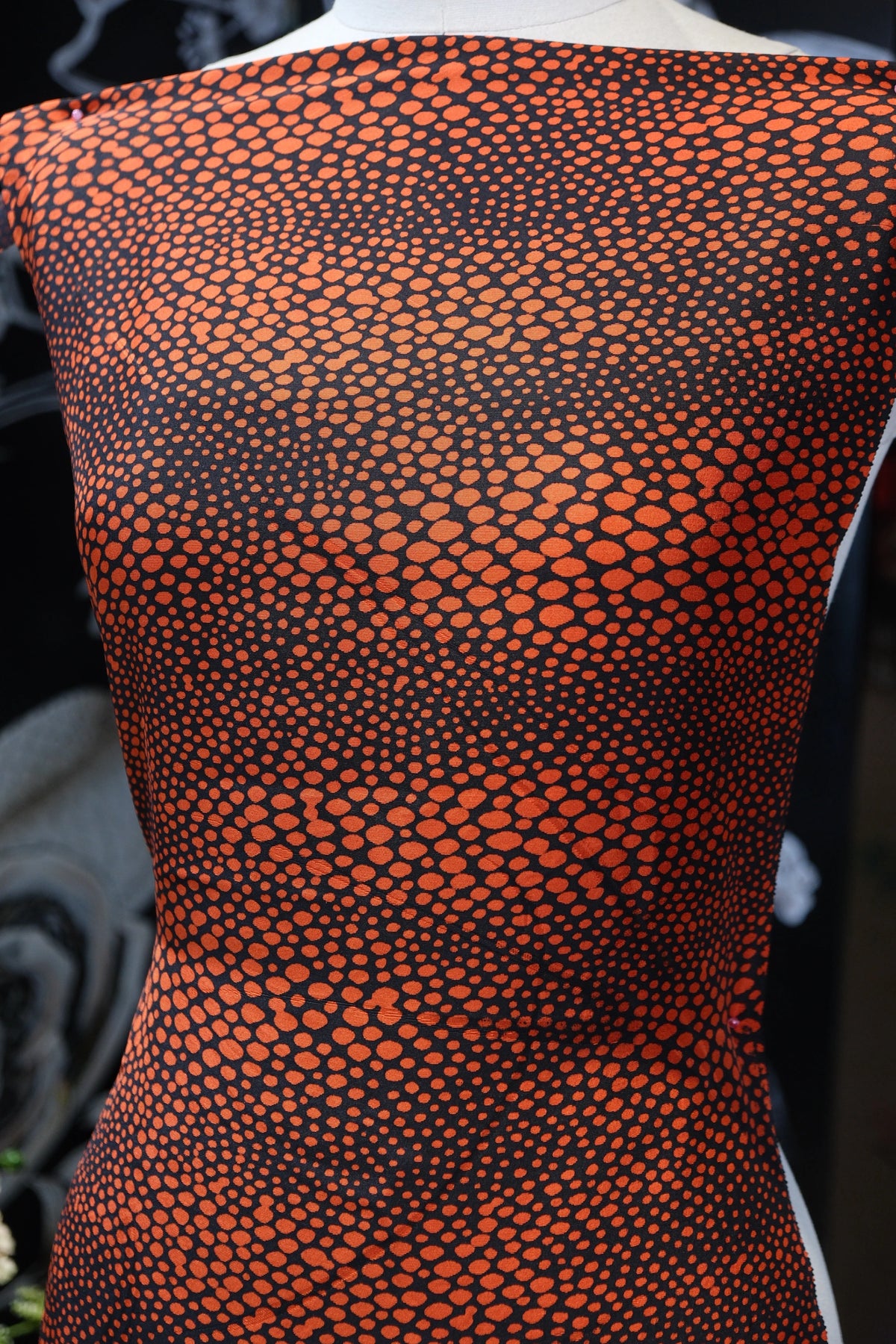 朱红波点 · 渐变点阵真丝面料 | Scarlet Dot Matrix - Gradient Polka Silk Fabric