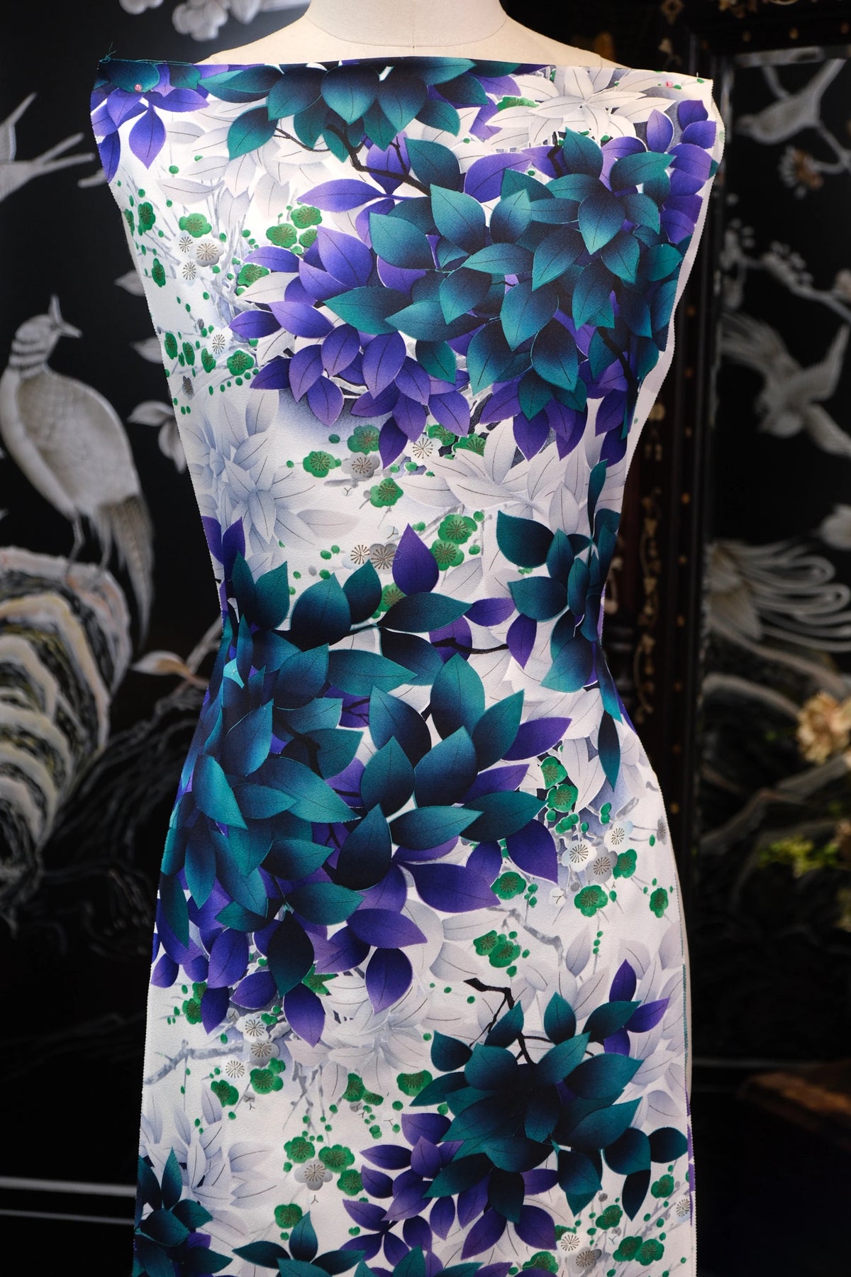 紫藤林影 · 渐变叶韵真丝面料 | Wisteria Canopy - Gradient Foliage Silk Fabric
