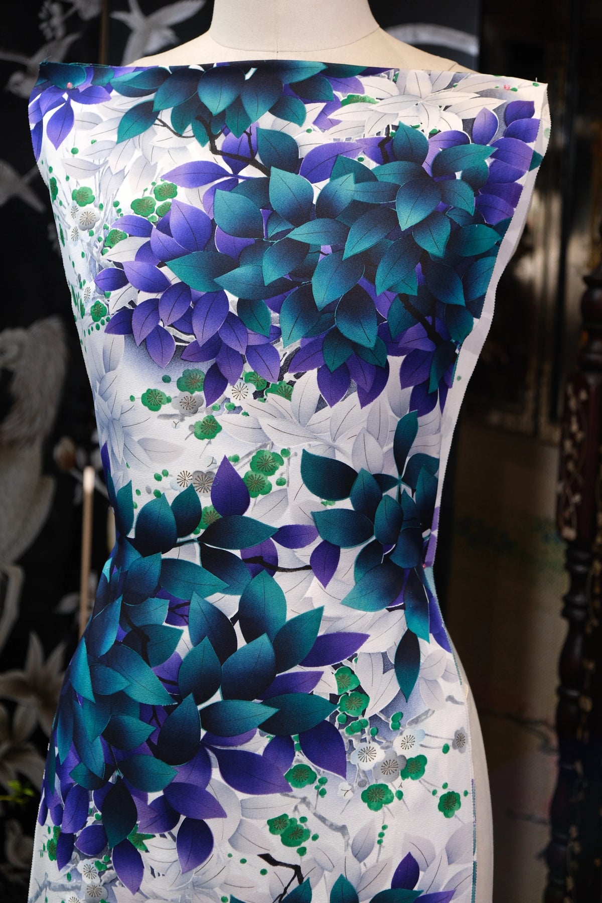 紫藤林影 · 渐变叶韵真丝面料 | Wisteria Canopy - Gradient Foliage Silk Fabric