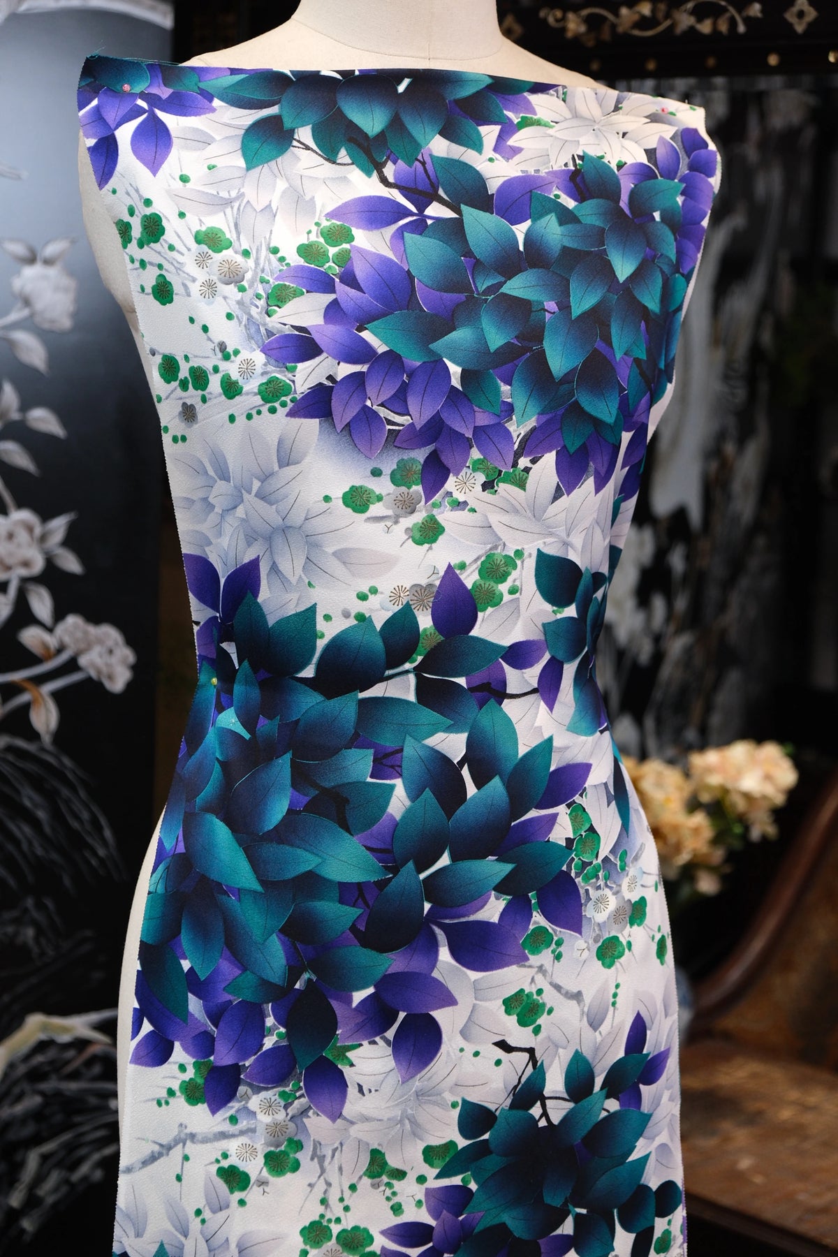 紫藤林影 · 渐变叶韵真丝面料 | Wisteria Canopy - Gradient Foliage Silk Fabric
