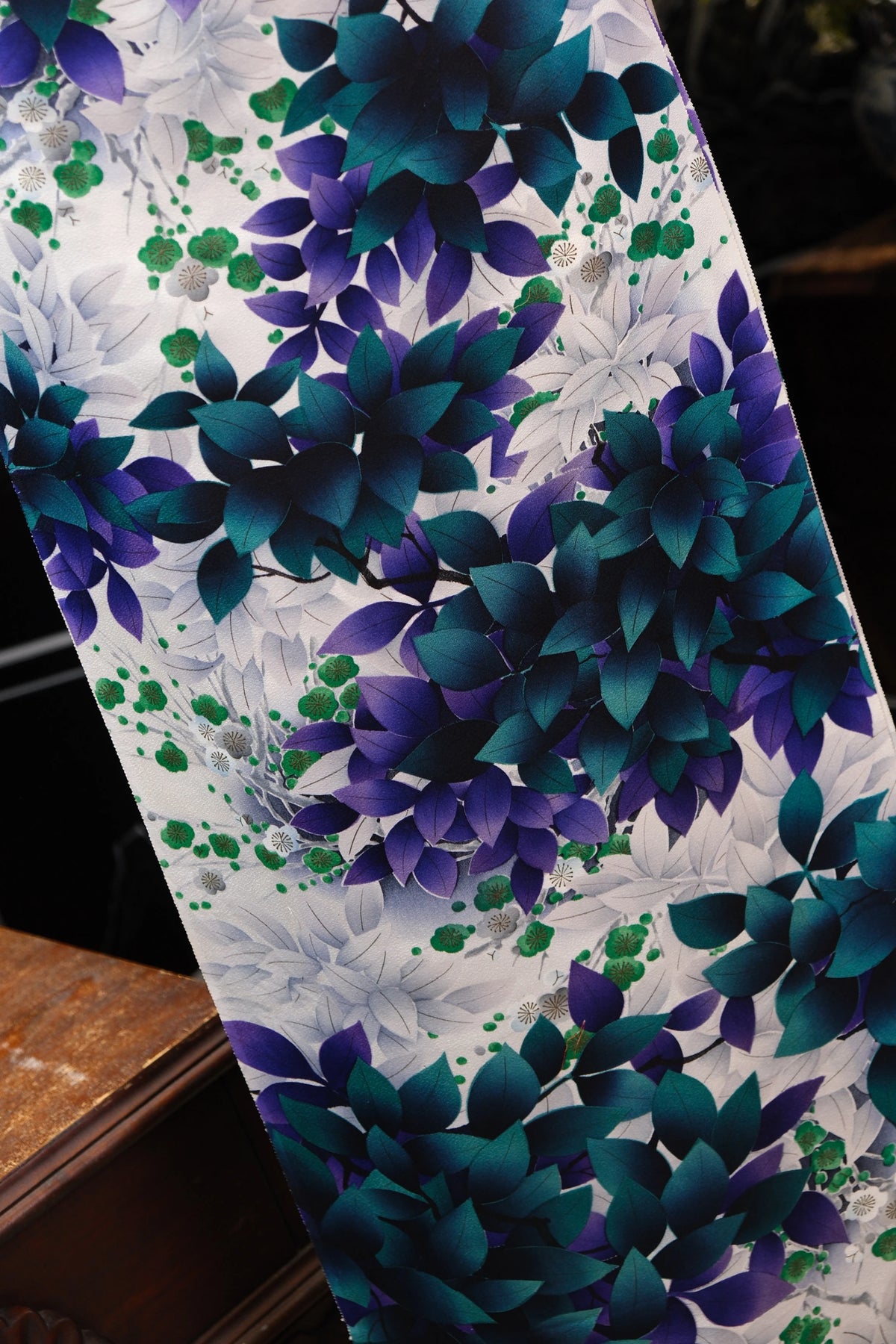 紫藤林影 · 渐变叶韵真丝面料 | Wisteria Canopy - Gradient Foliage Silk Fabric