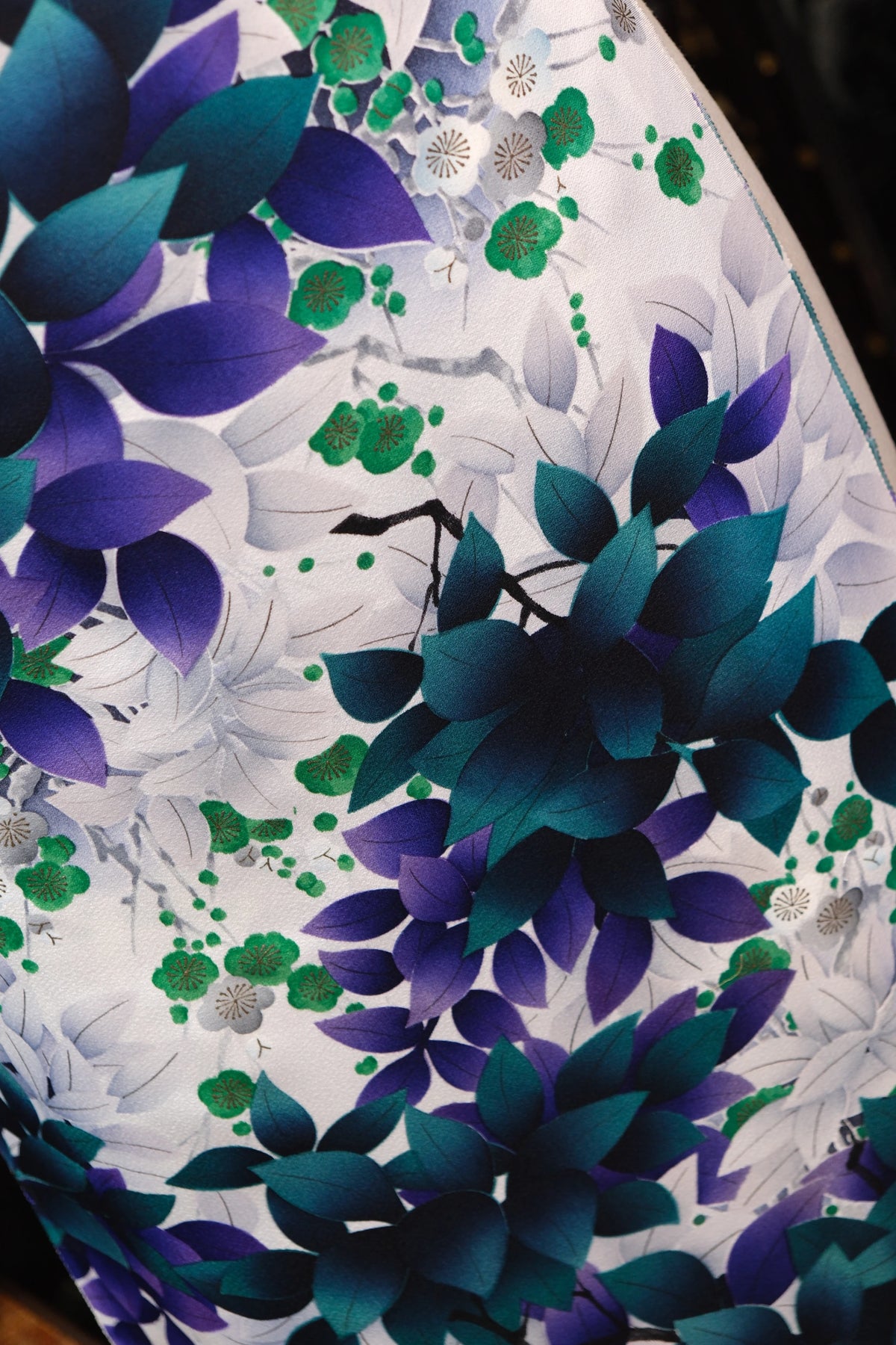 紫藤林影 · 渐变叶韵真丝面料 | Wisteria Canopy - Gradient Foliage Silk Fabric