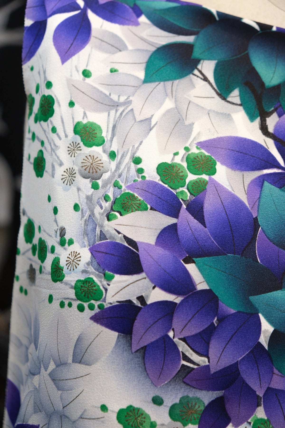 紫藤林影 · 渐变叶韵真丝面料 | Wisteria Canopy - Gradient Foliage Silk Fabric