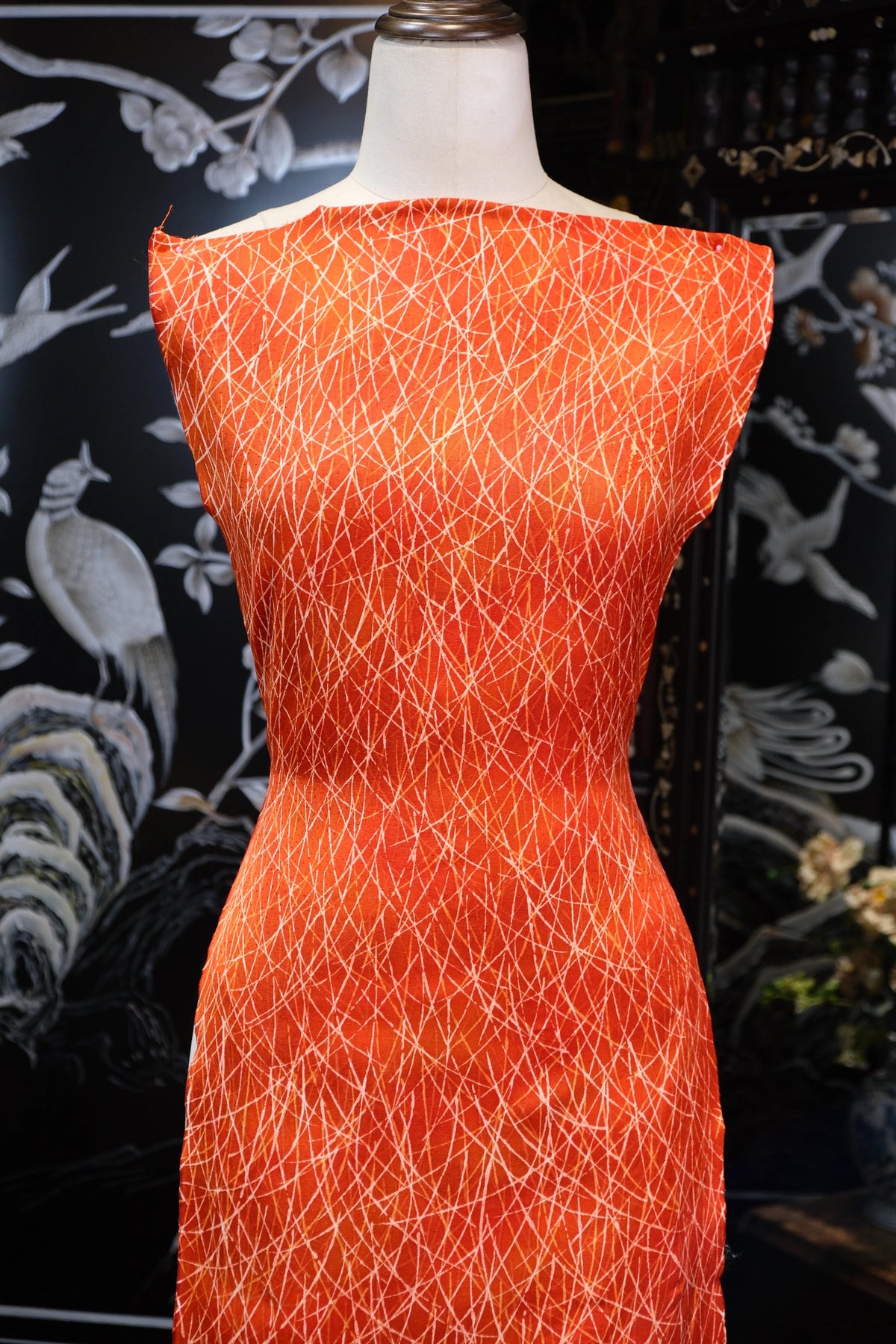 丹枫交织 · 错落流线真丝面料 | Autumn Trajectory - Intersecting Line Silk Fabric