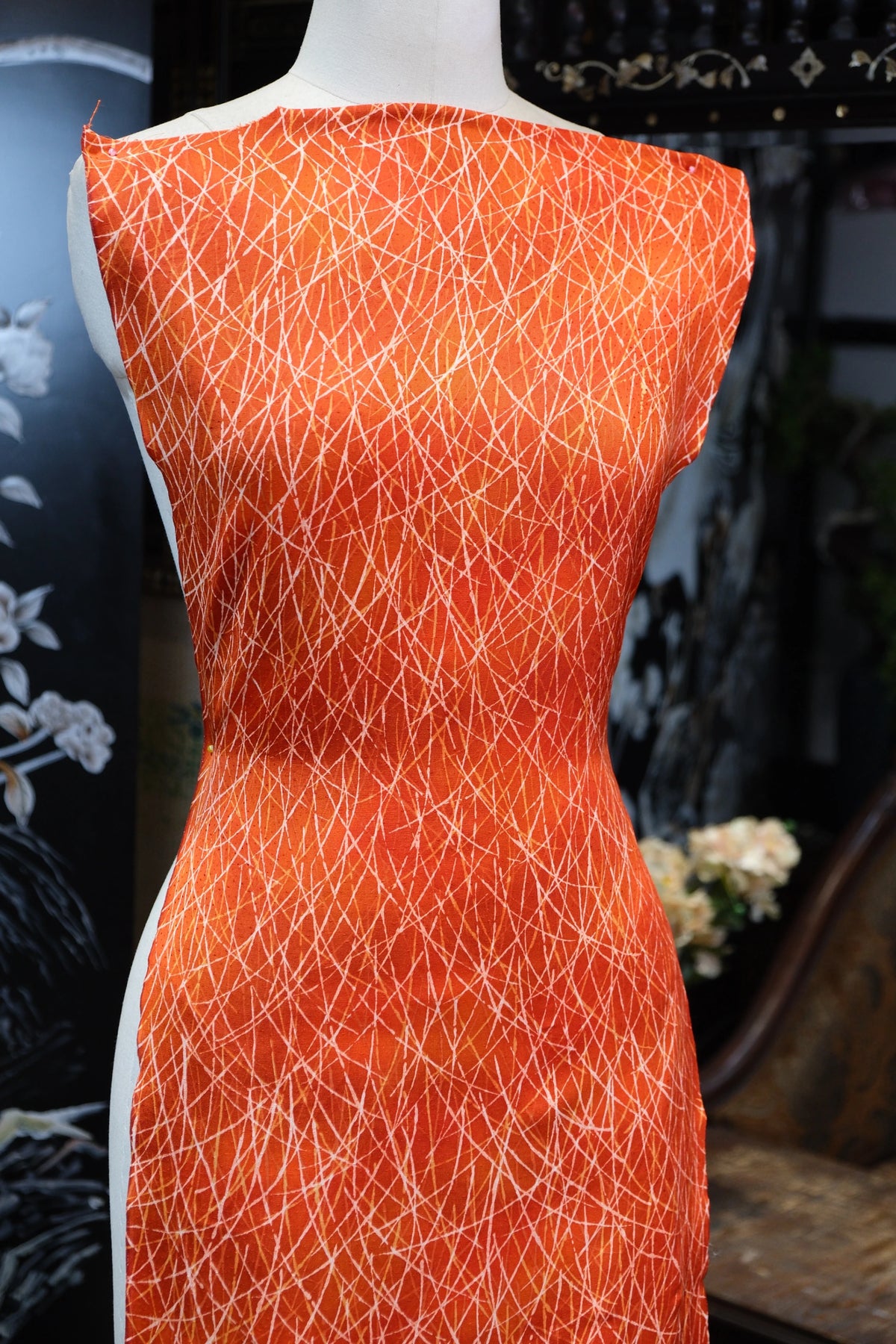 丹枫交织 · 错落流线真丝面料 | Autumn Trajectory - Intersecting Line Silk Fabric
