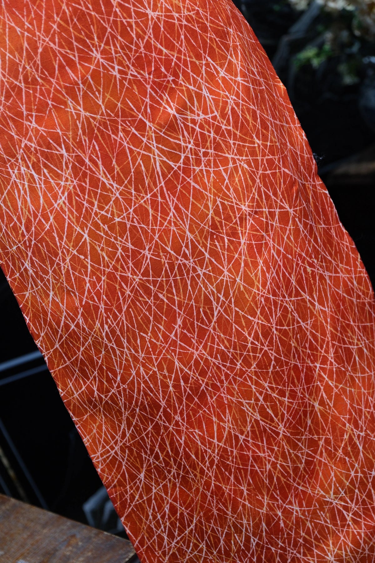 丹枫交织 · 错落流线真丝面料 | Autumn Trajectory - Intersecting Line Silk Fabric