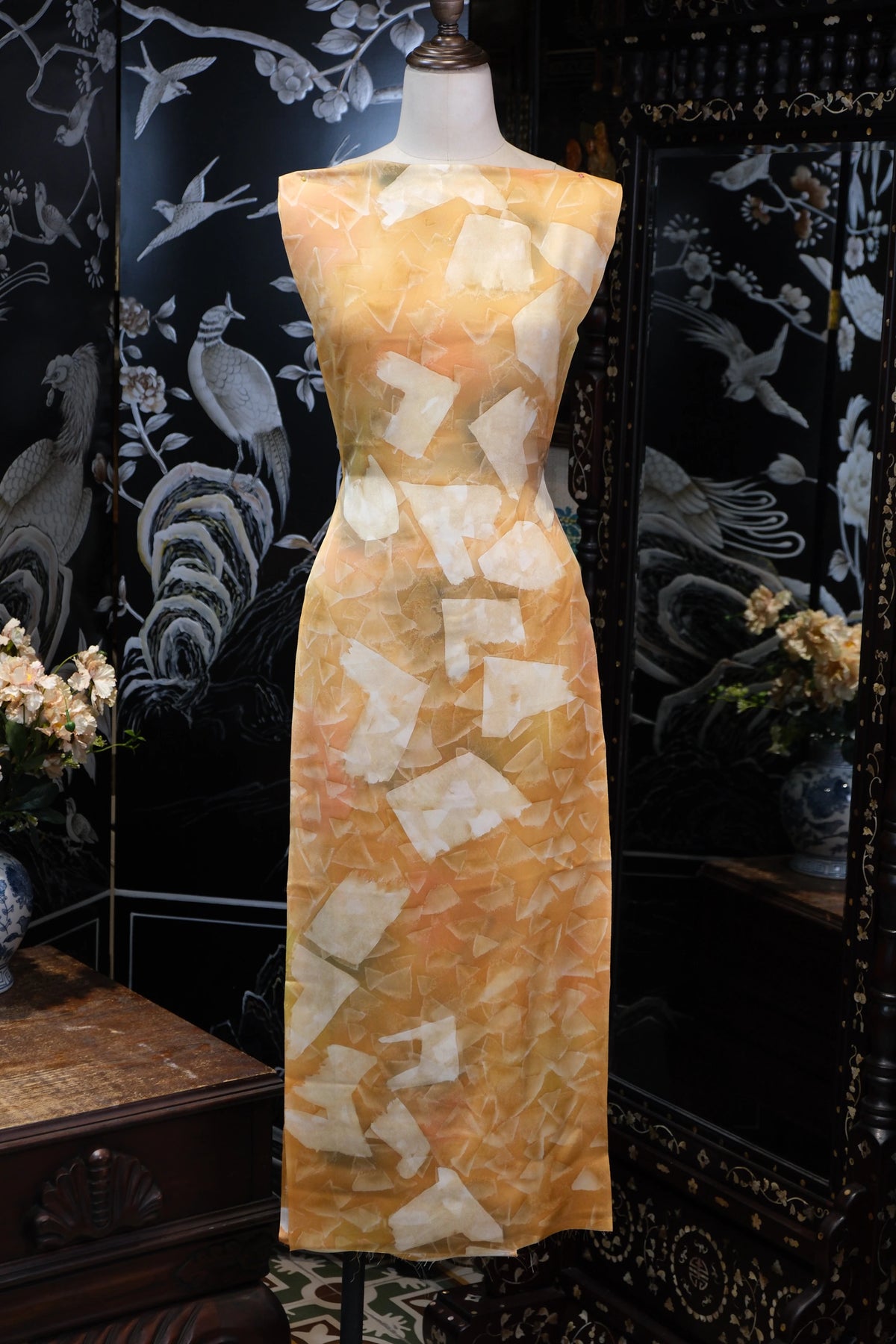 琥珀拼贴 · 几何晕染真丝面料 | Amber Collage - Geometric Splash Silk Fabric
