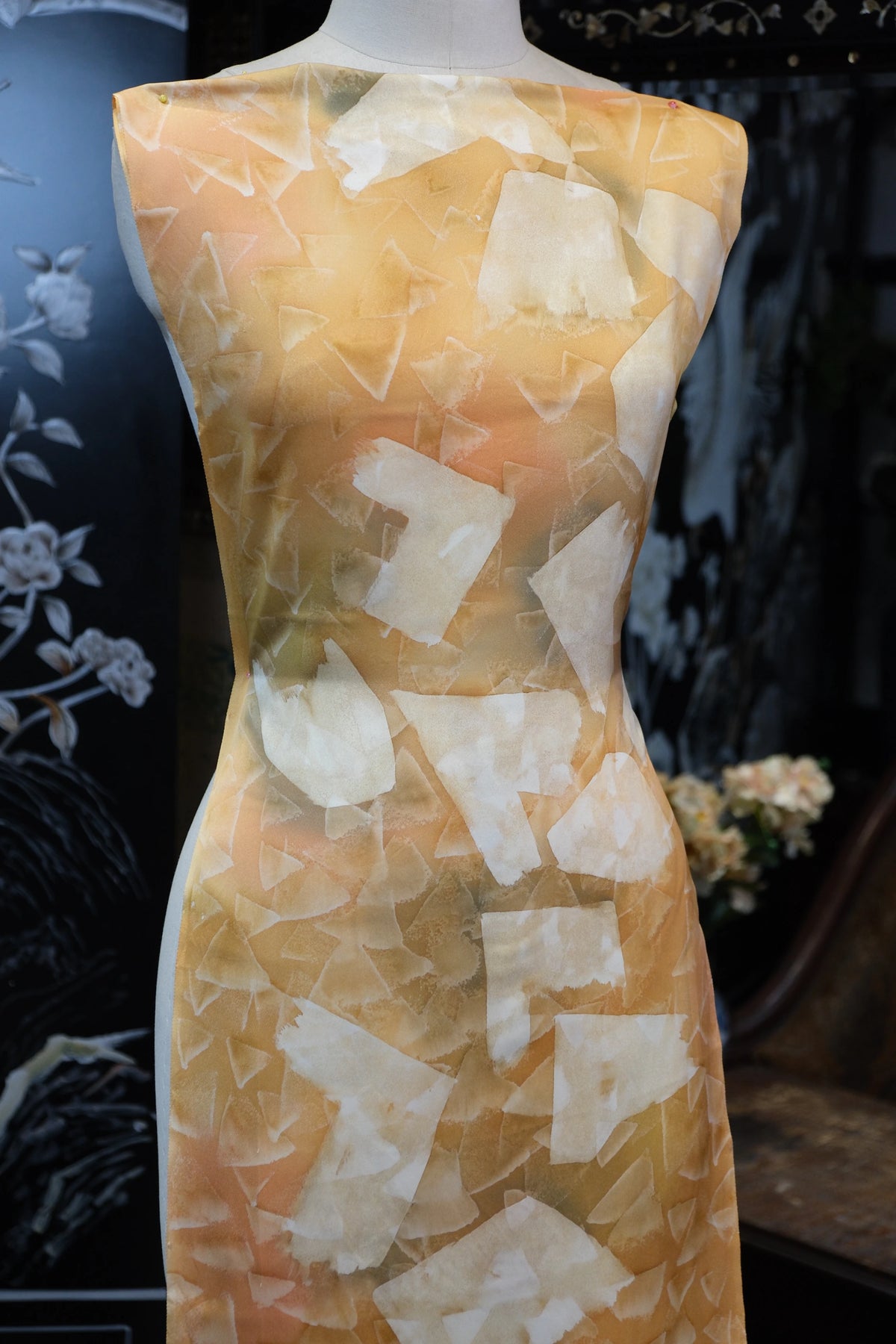 琥珀拼贴 · 几何晕染真丝面料 | Amber Collage - Geometric Splash Silk Fabric