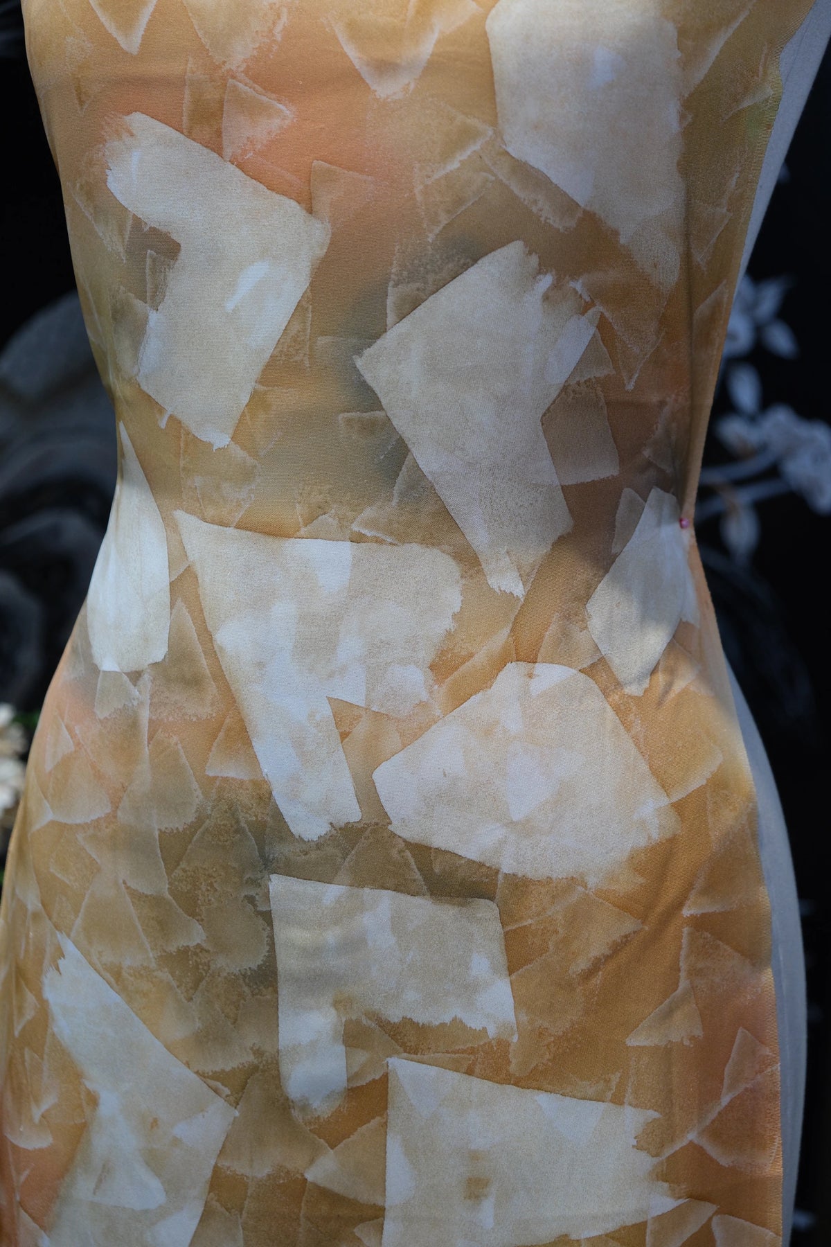 琥珀拼贴 · 几何晕染真丝面料 | Amber Collage - Geometric Splash Silk Fabric
