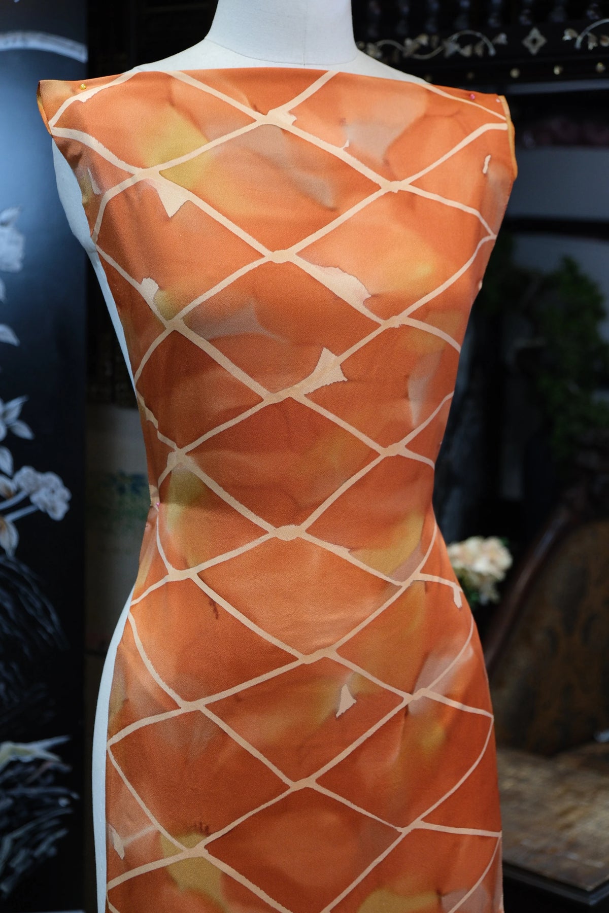 琥珀网格 · 几何晕染真丝面料 | Amber Net - Geometric Splash Silk Fabric