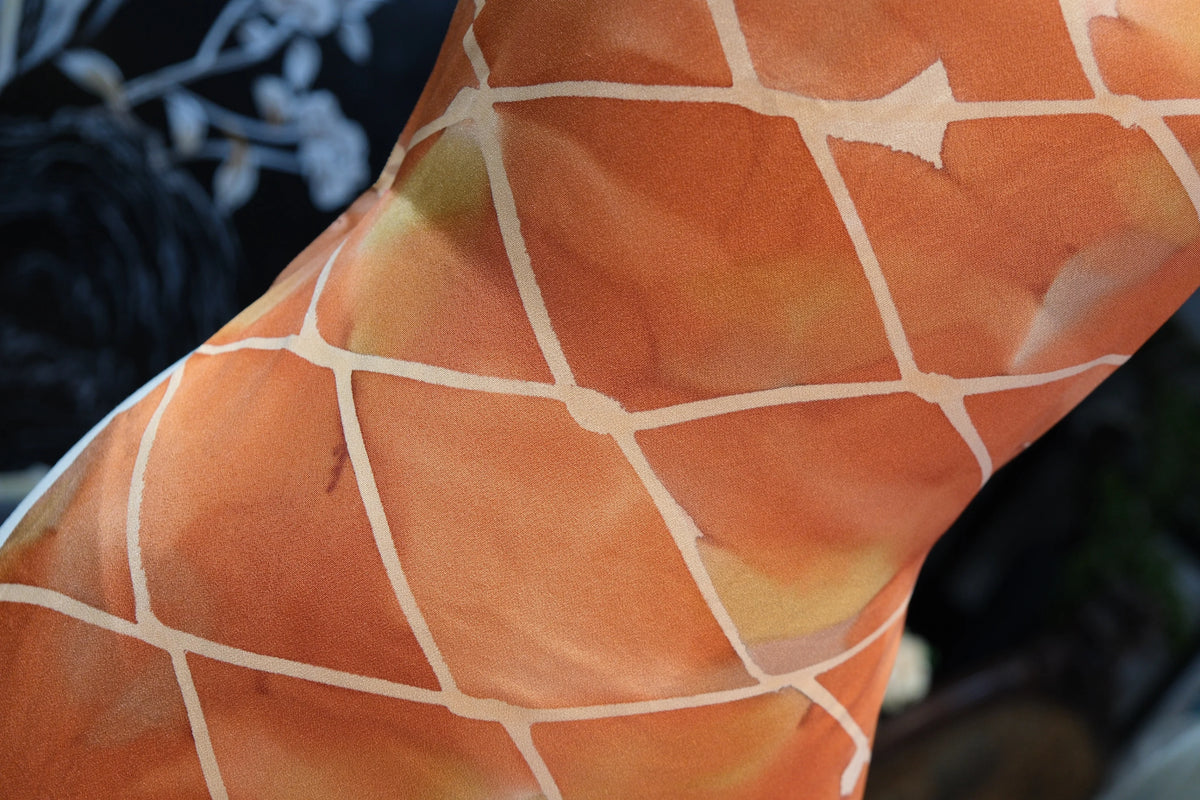琥珀网格 · 几何晕染真丝面料 | Amber Net - Geometric Splash Silk Fabric