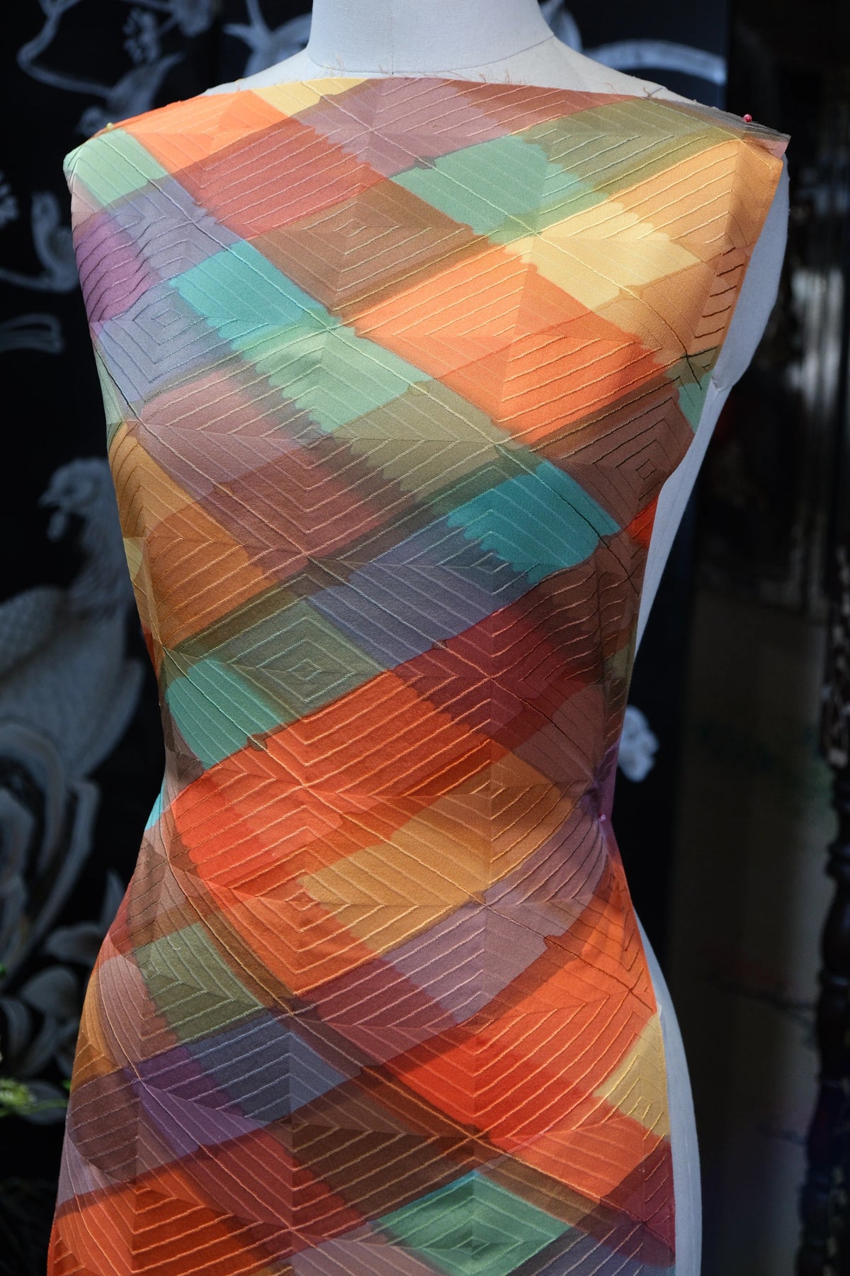 绚彩方阵 · 立体几何真丝面料 | Spectrum Mosaic - 3D Geometric Silk Fabric