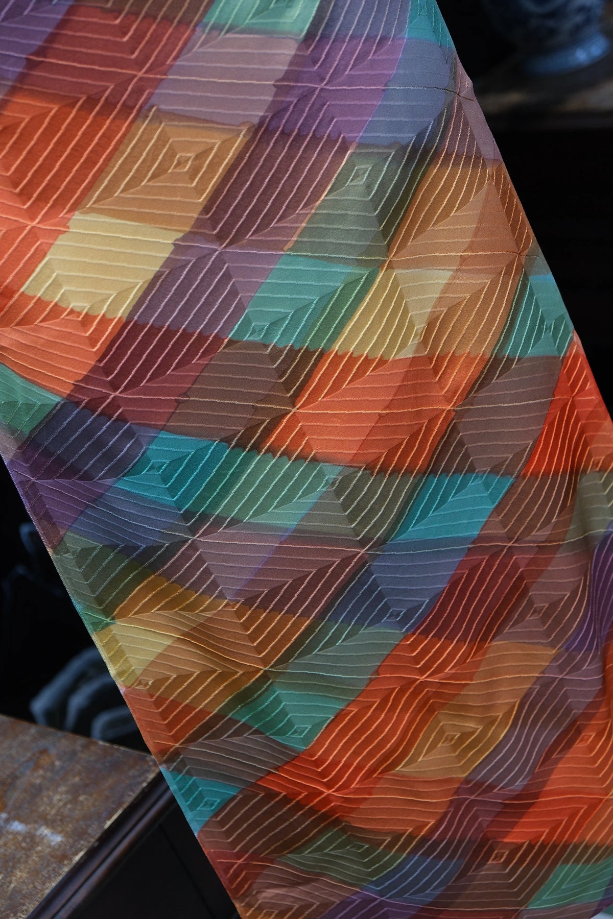 绚彩方阵 · 立体几何真丝面料 | Spectrum Mosaic - 3D Geometric Silk Fabric