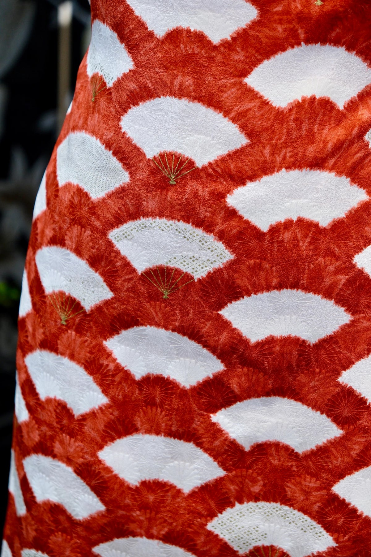 赤霞扇映 · 叠扇真丝面料 | Scarlet Fan - Layered Fan Silk Fabric