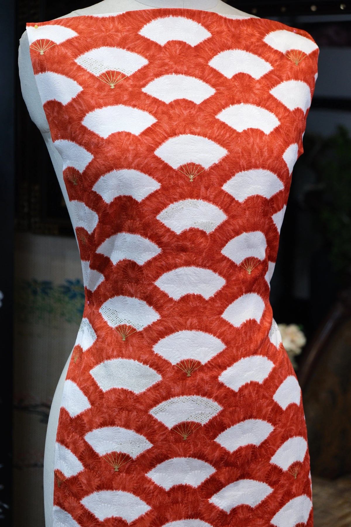 赤霞扇映 · 叠扇真丝面料 | Scarlet Fan - Layered Fan Silk Fabric