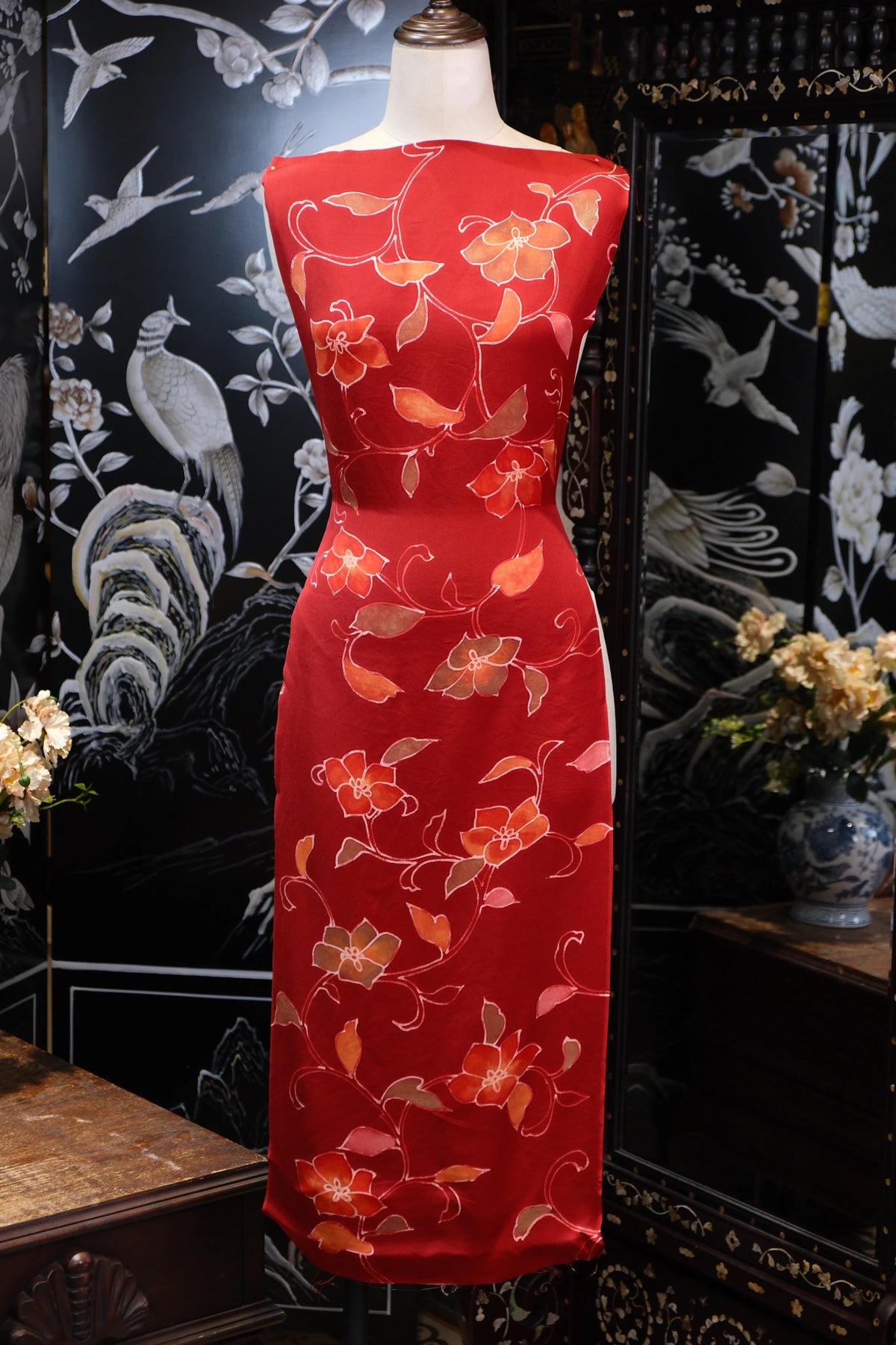 朱红漫枝 · 渲染花影真丝面料 | Scarlet Branch - Gradient Floral Silk Fabric