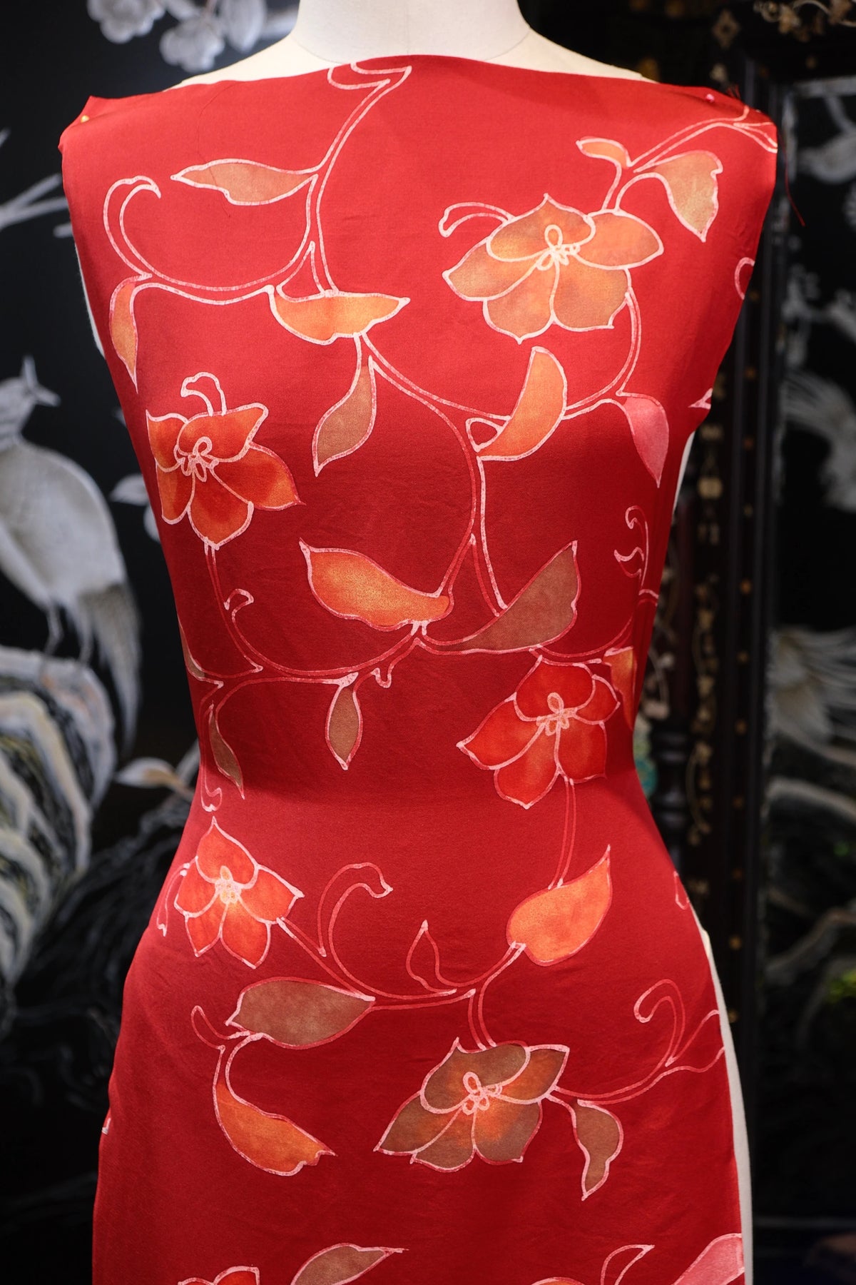 朱红漫枝 · 渲染花影真丝面料 | Scarlet Branch - Gradient Floral Silk Fabric