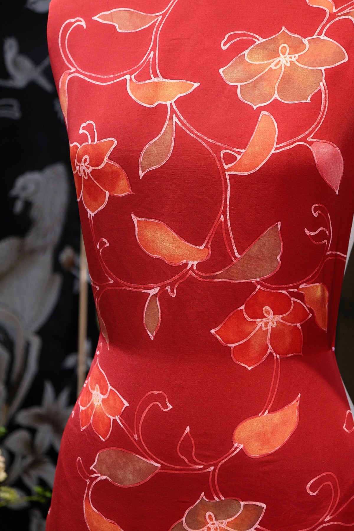 朱红漫枝 · 渲染花影真丝面料 | Scarlet Branch - Gradient Floral Silk Fabric