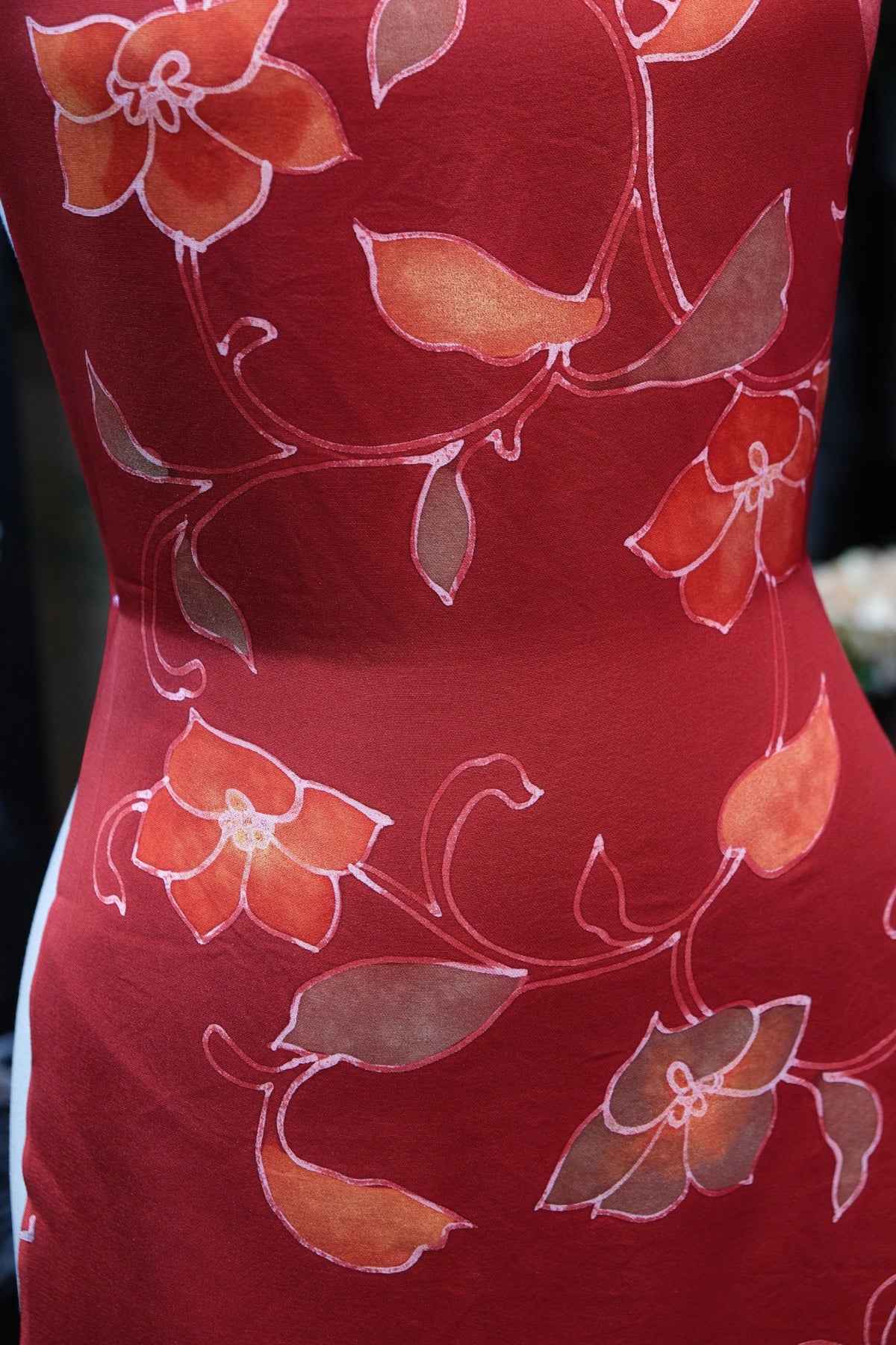 朱红漫枝 · 渲染花影真丝面料 | Scarlet Branch - Gradient Floral Silk Fabric