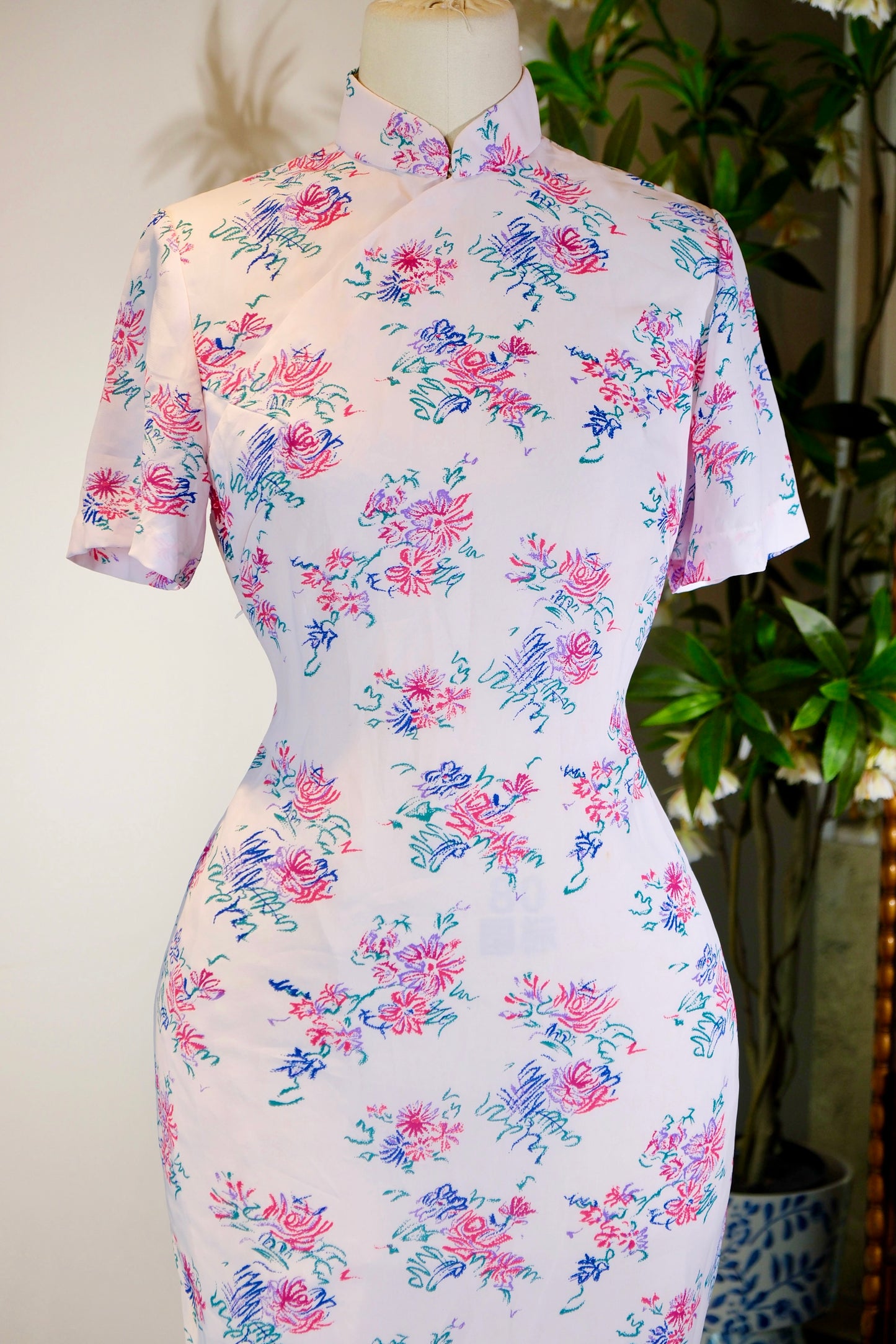 60年代 - 六十年代水墨写意台湾产古董旗袍 | 1960s - A 1960s Taiwan Antique Qipao in Ink-Wash Freehand Style