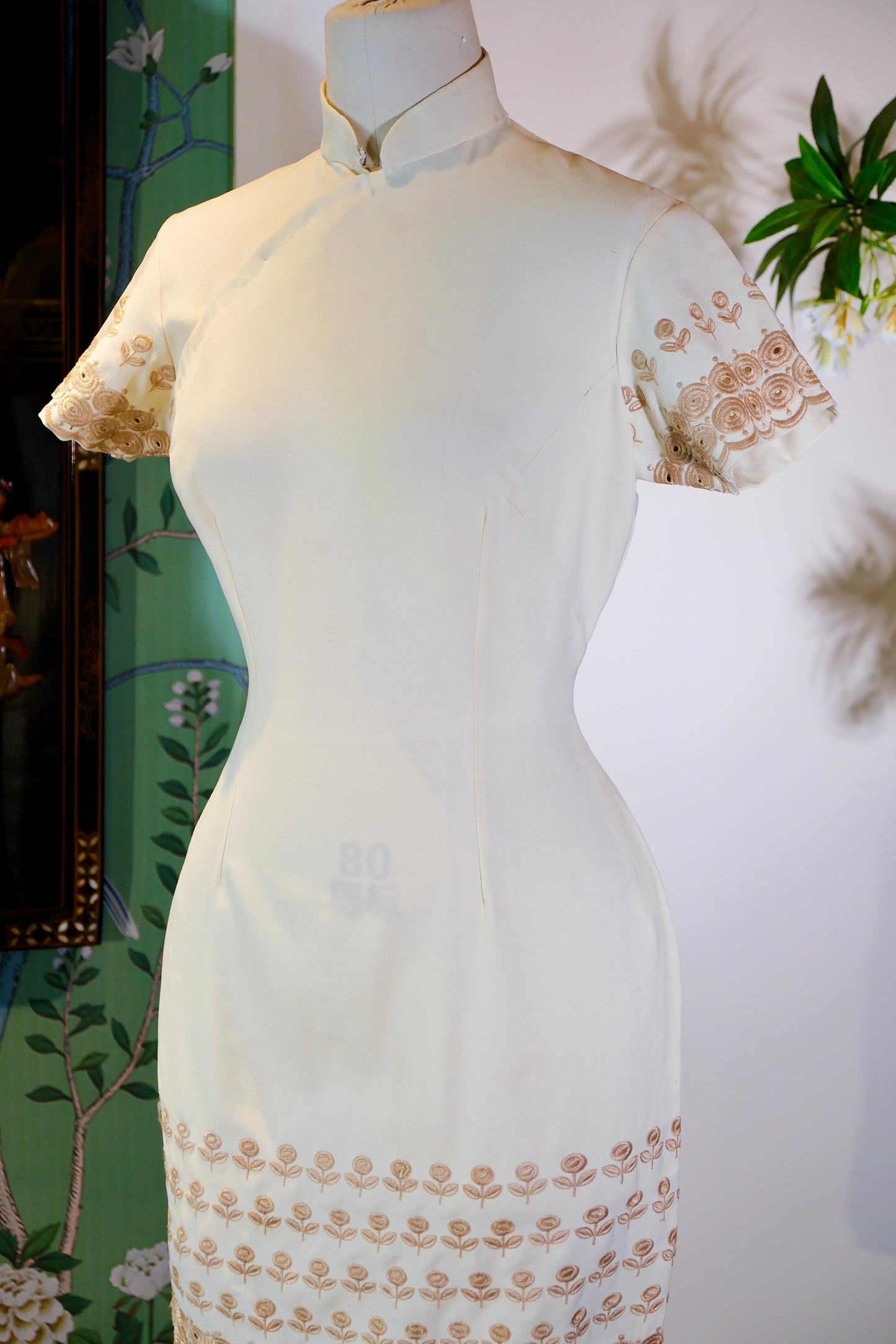 60年代 - 六十年代台湾机绣定位花古董旗袍 | 1960s - A 1960s Taiwan Antique Qipao with Machine-Embroidered Positioned Florals