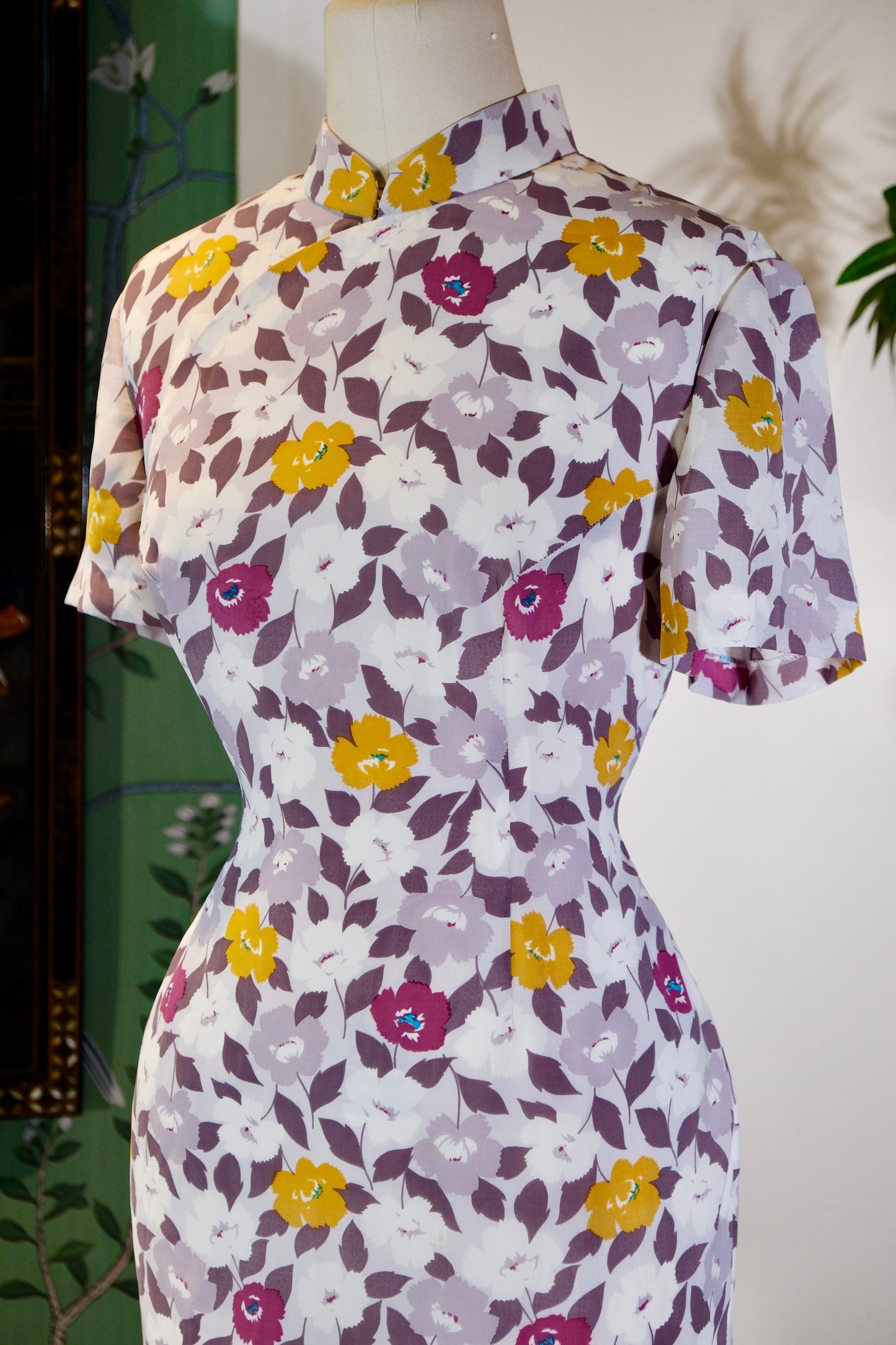 60年代 - 时光里的花影：一袭六十年代台湾棉布旗袍的温柔叙事| 1960s - Floral Shadows in Time: A Gentle Narrative of a 1960s Taiwanese Cotton Qipao