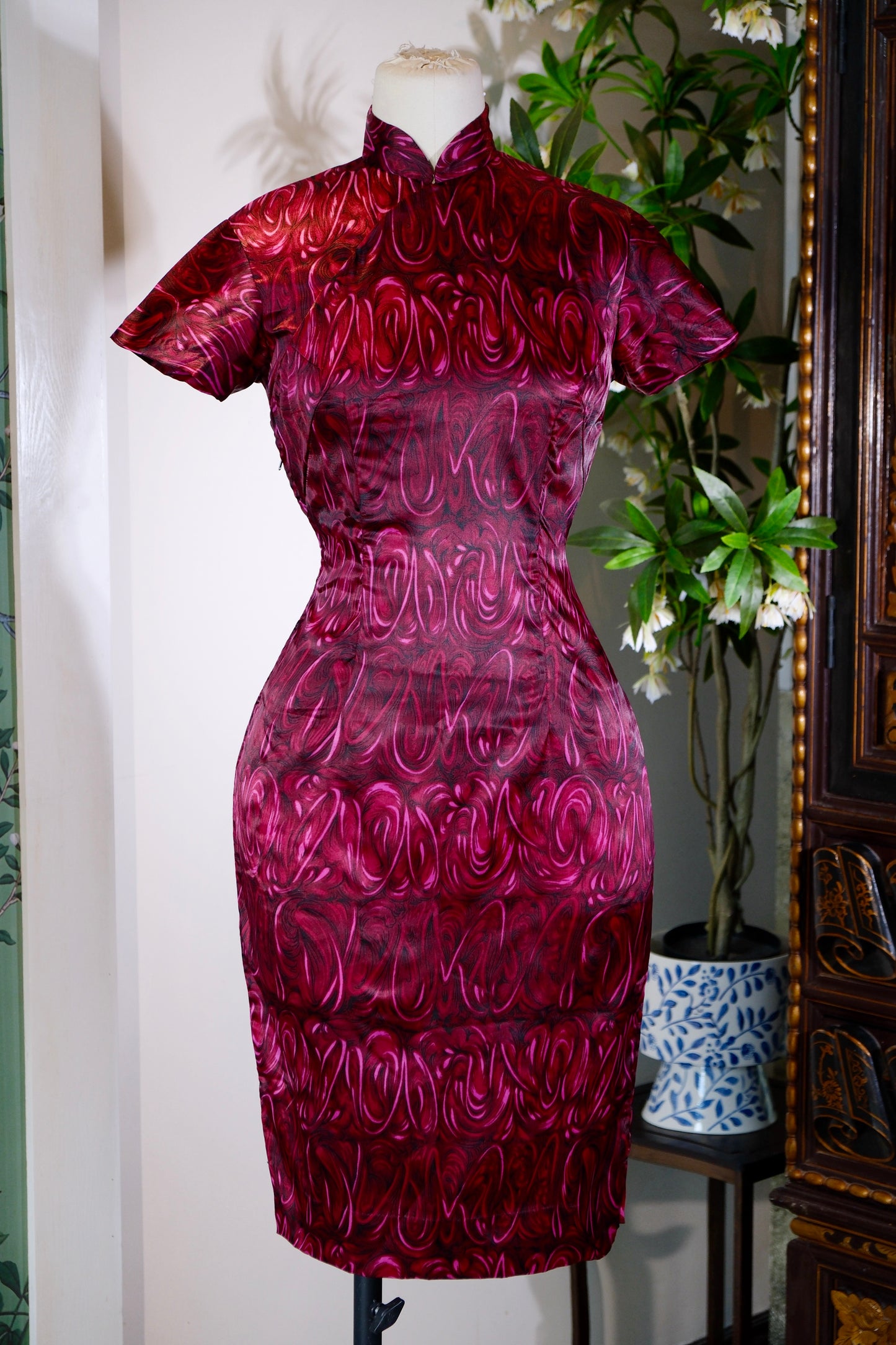 60年代 - 意大利抽象印花香港古董旗袍 | 1960s - Italian Abstract Print: A 1960s Hong Kong Antique Qipao