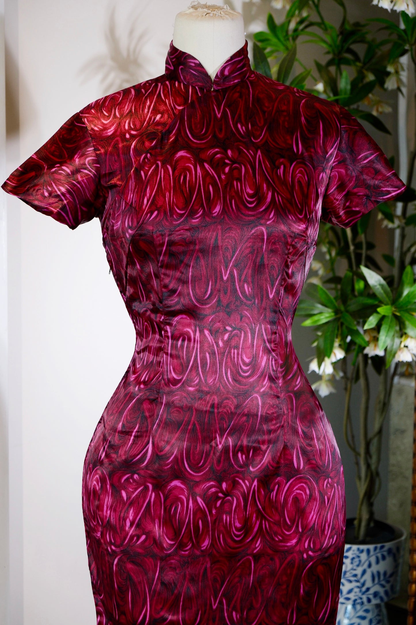 60年代 - 意大利抽象印花香港古董旗袍 | 1960s - Italian Abstract Print: A 1960s Hong Kong Antique Qipao