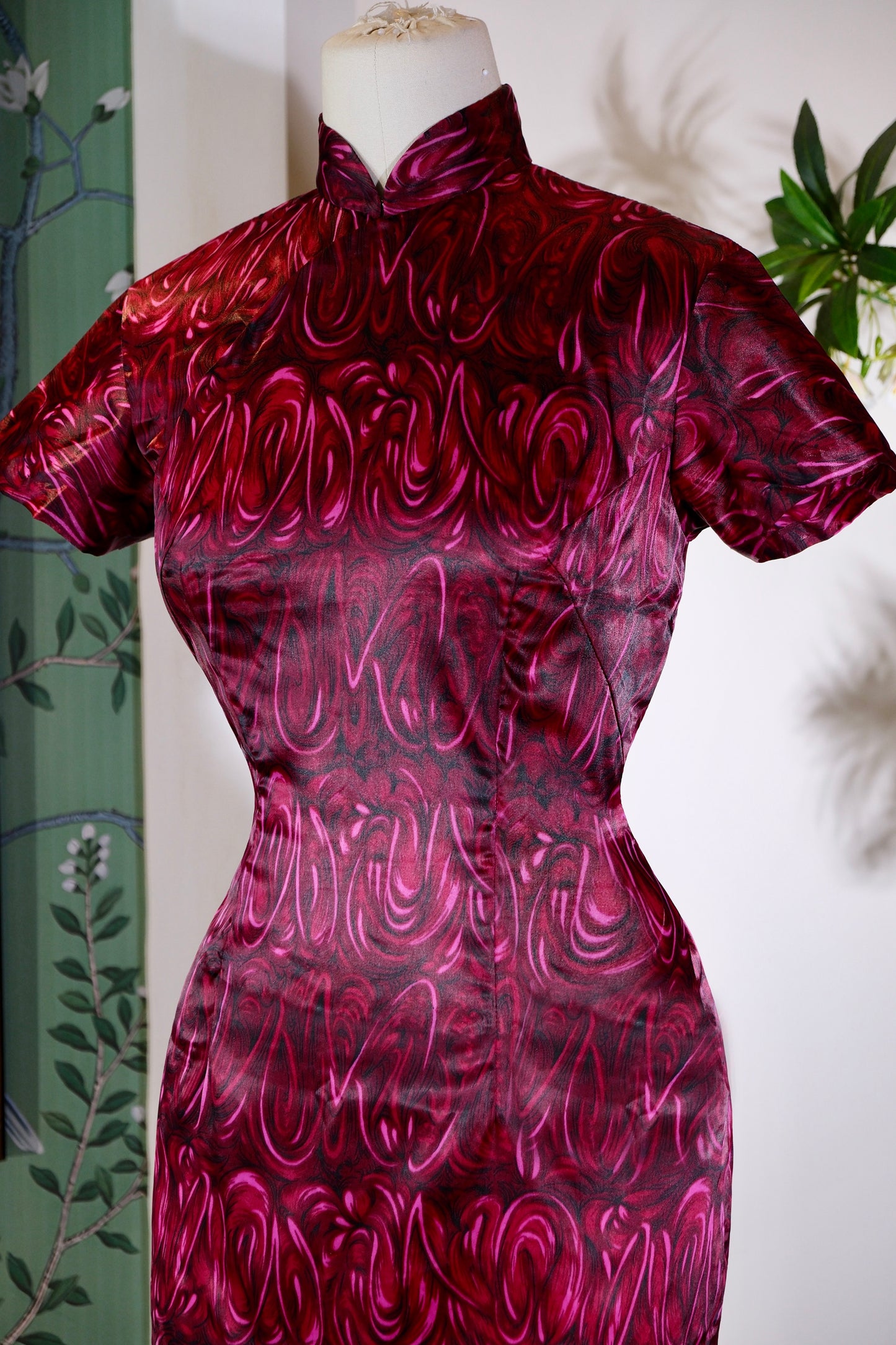 60年代 - 意大利抽象印花香港古董旗袍 | 1960s - Italian Abstract Print: A 1960s Hong Kong Antique Qipao